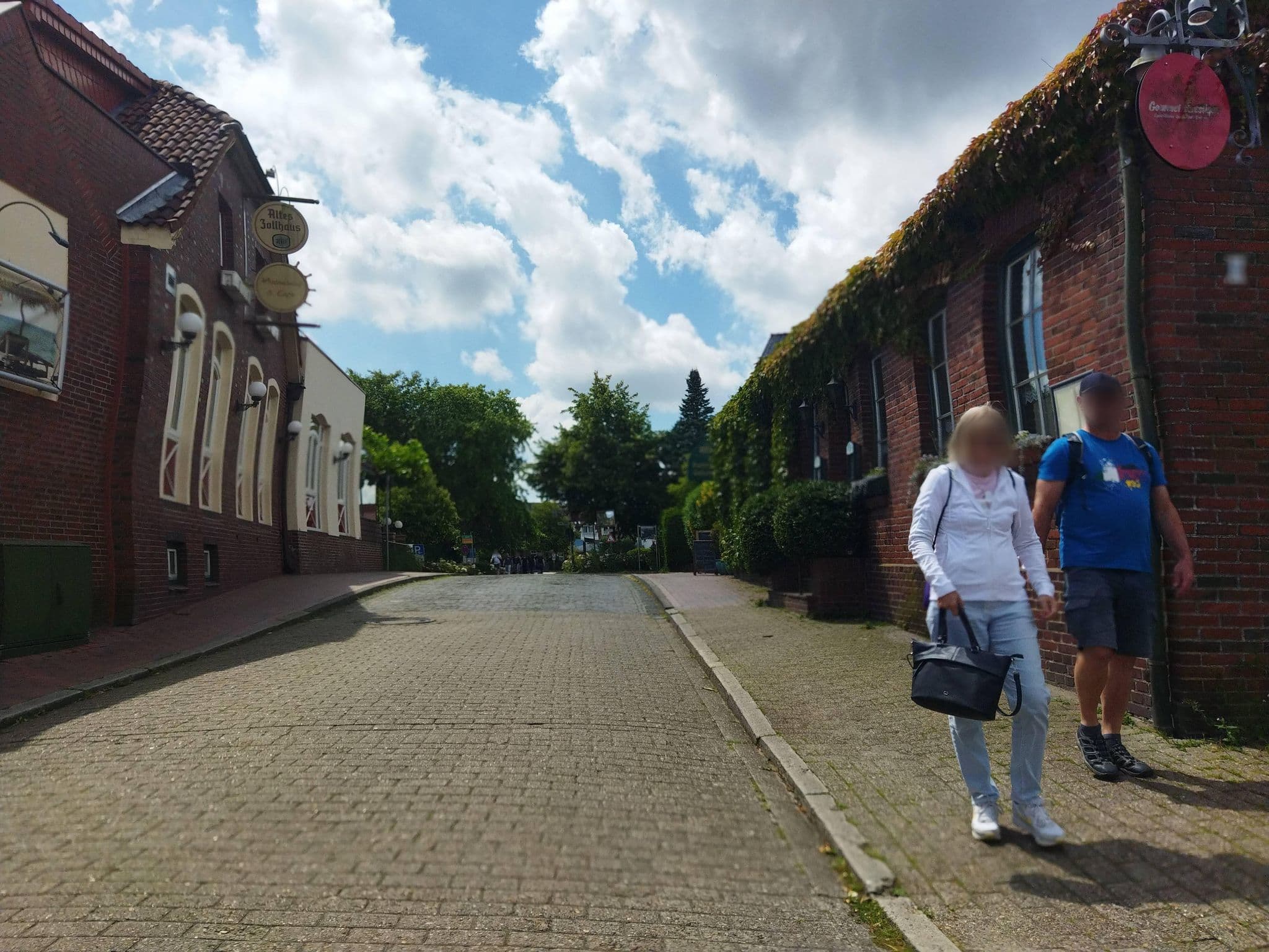 Street view near Altes Zollhaus, Schillig — © changchun1 (CC BY-SA · Mapillary)
