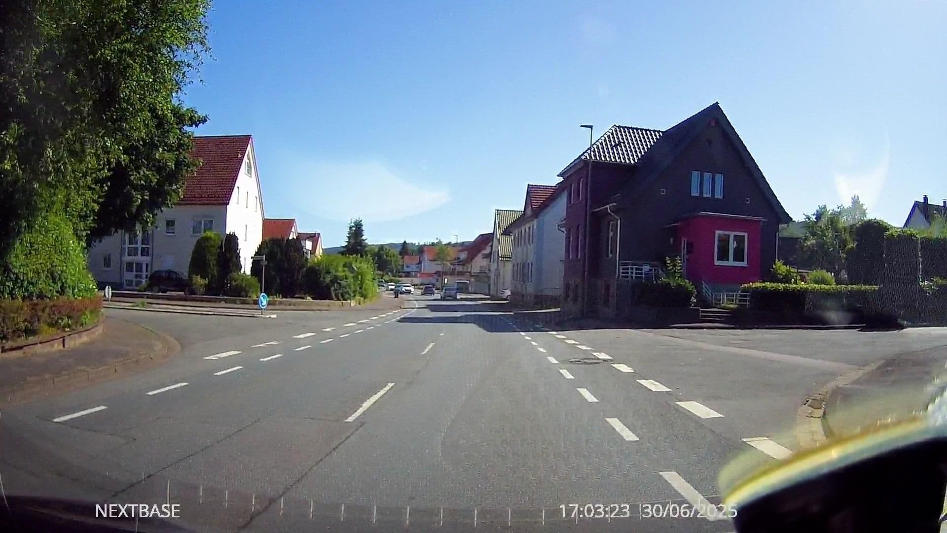 Street view near Haus Farbenfroh, Bad Driburg — © derlipper (CC BY-SA · Mapillary)