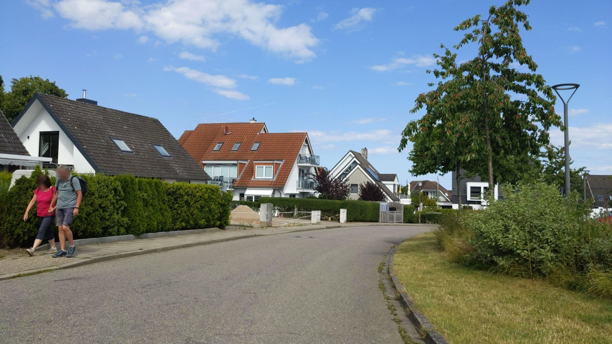 Street view near Ostseehaus Petersen, Grömitz — © rasmustravemnd (CC BY-SA · Mapillary)
