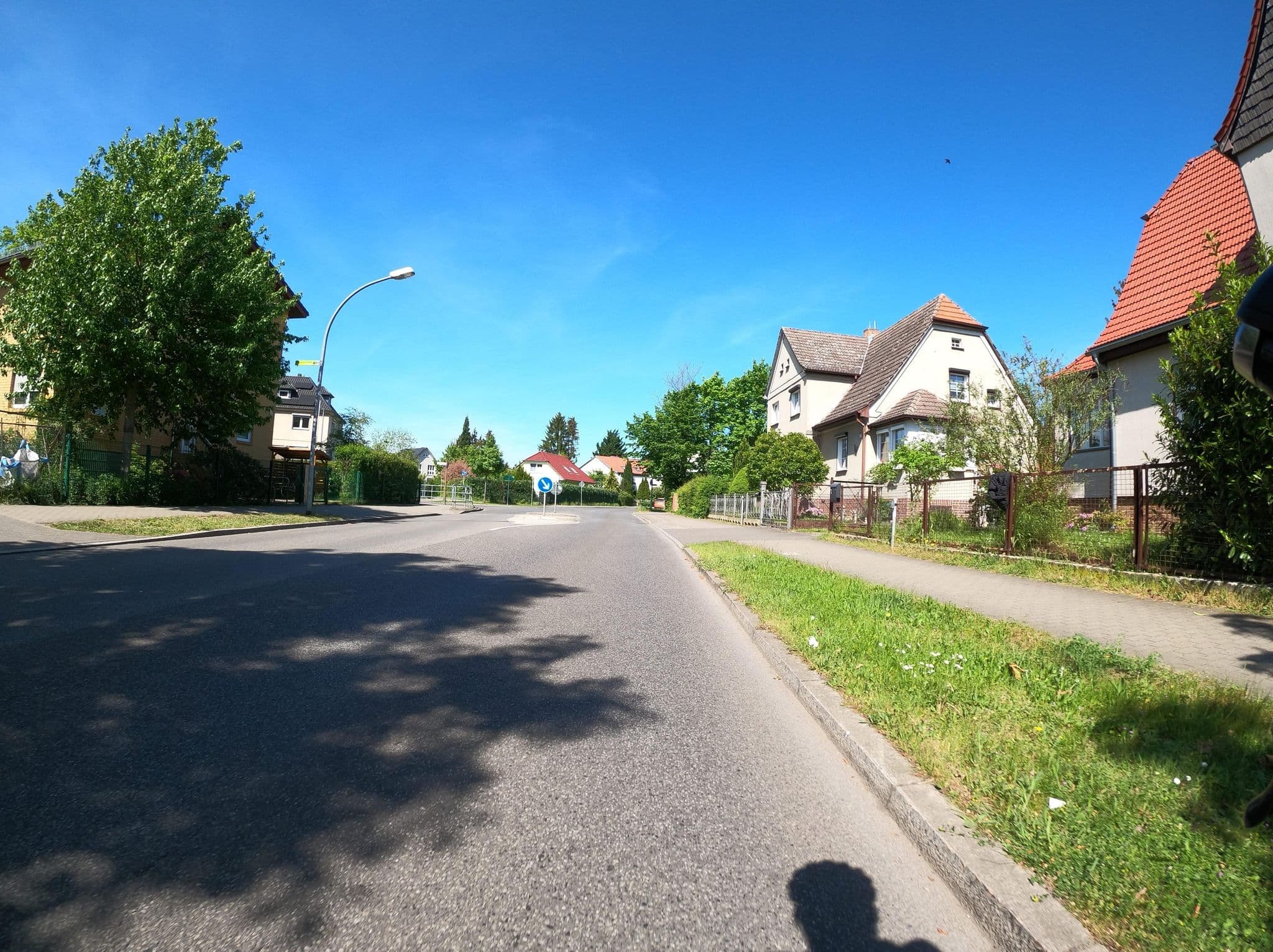 Street view near Apartments Falkensee, Falkensee — © Langfahrer (CC BY-SA · Mapillary)