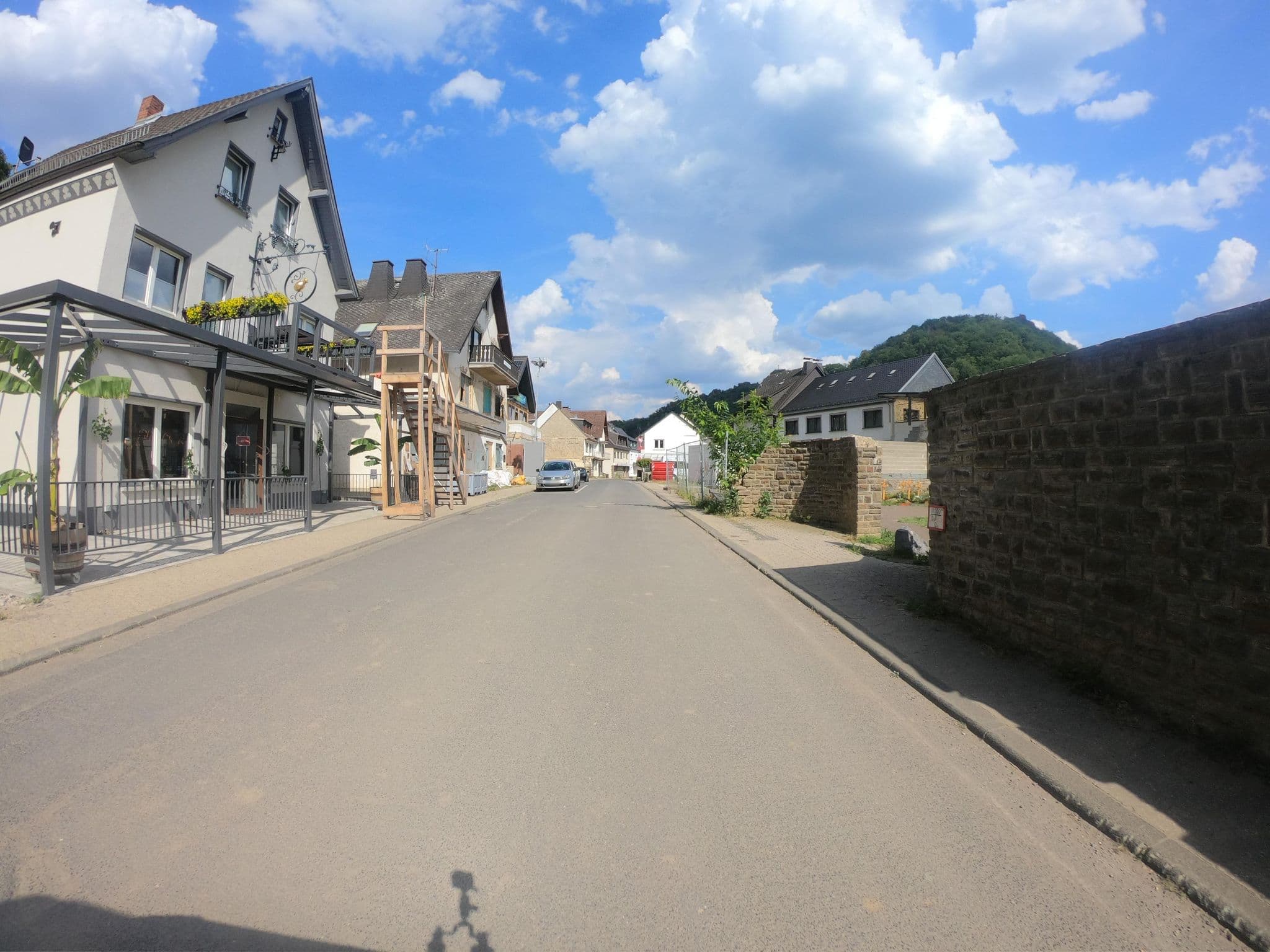Street view near Gästehaus Weingut Sermann, Altenahr — © joostjakob (CC BY-SA · Mapillary)
