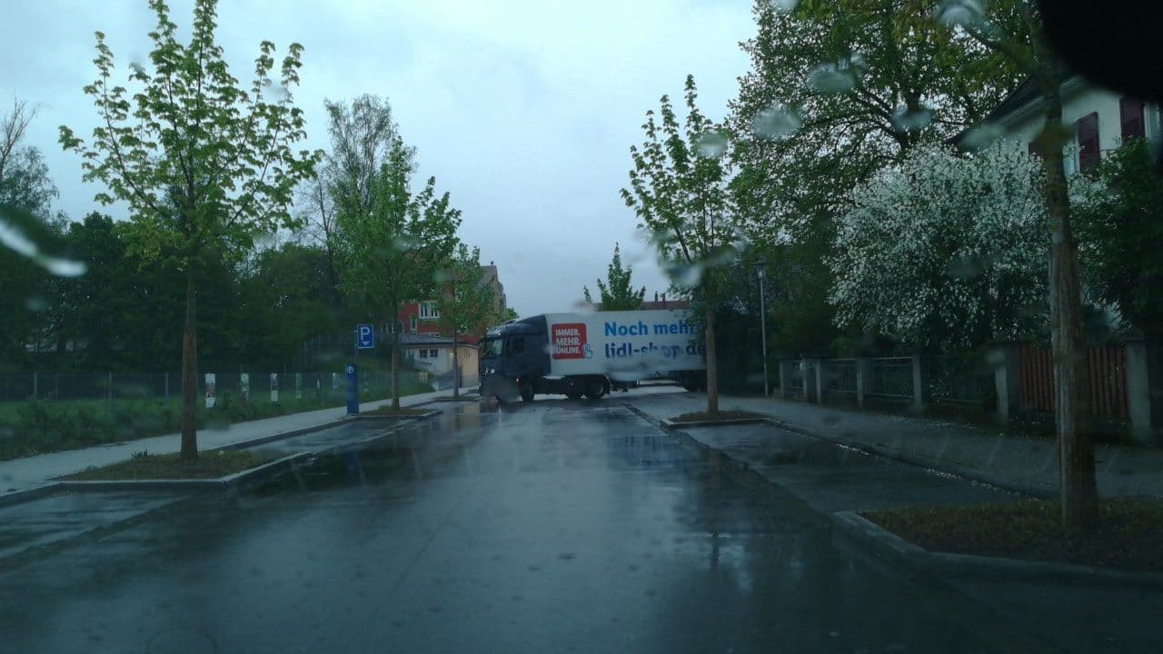 Street view near ibis styles Singen, Singen — © mr4703 (CC BY-SA · Mapillary)