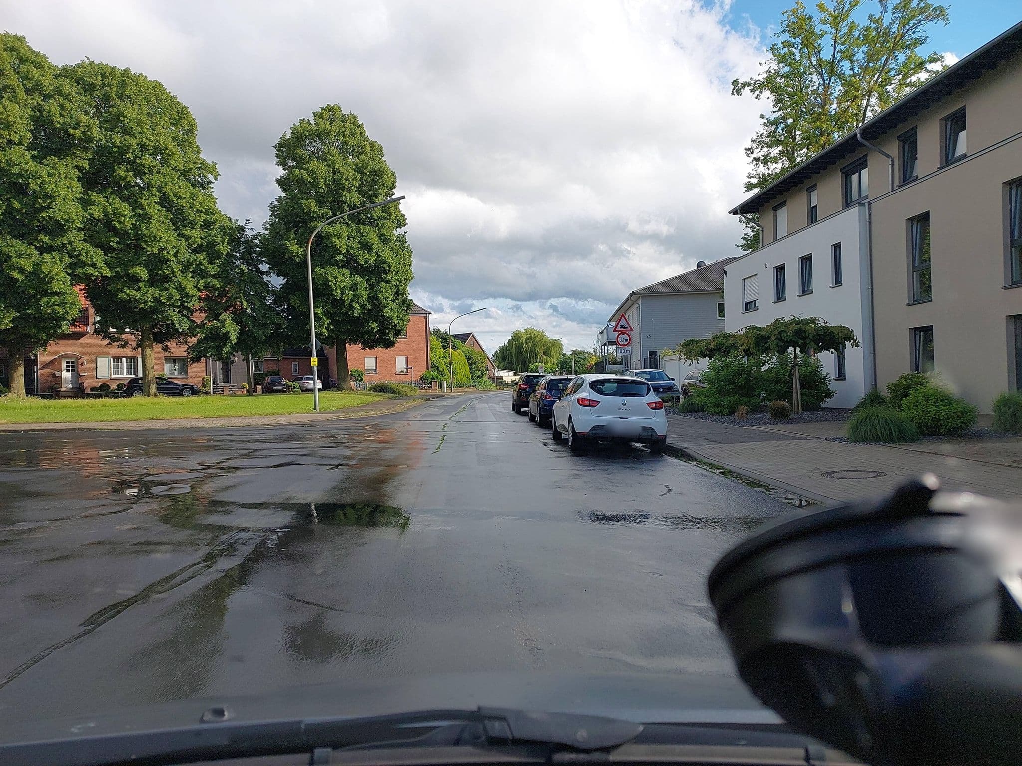 Street view near Intermezzo Emmerich, Emmerich — © RobotChrome (CC BY-SA · Mapillary)