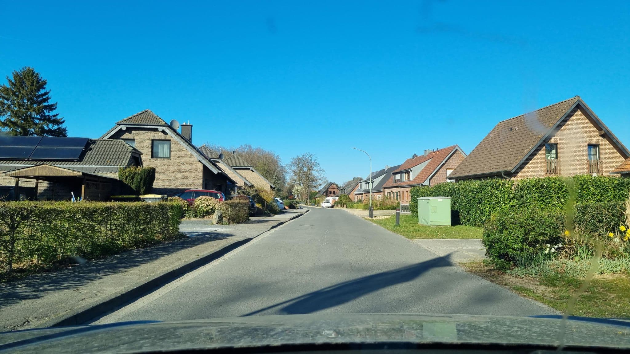 Street view near Ferienwohnung "Nierswalder Landhaus", Pfalzdorf — © helfrich (CC BY-SA · Mapillary)