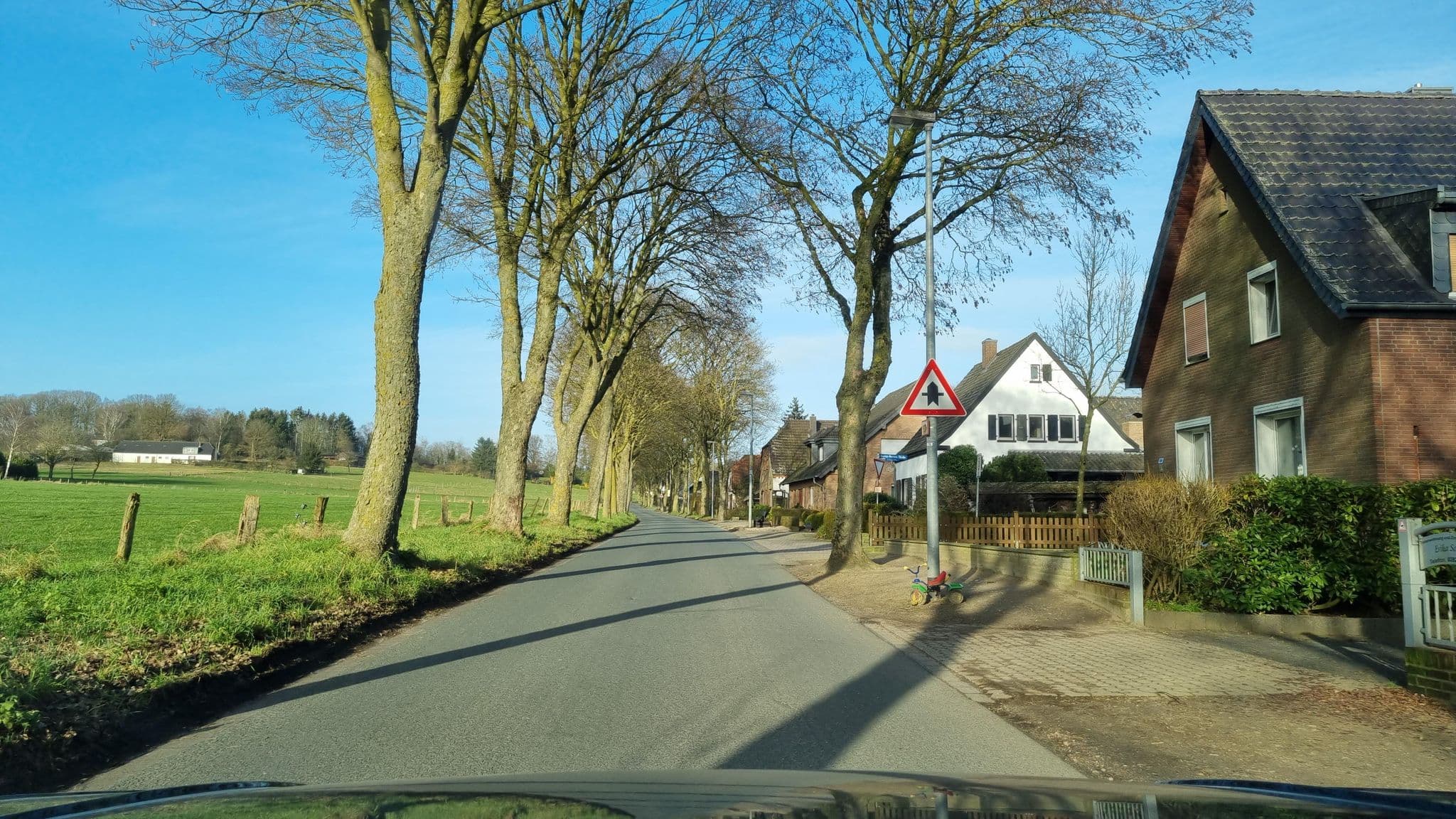 Street view near Privatzimmer "Schübel", Kleve — © helfrich (CC BY-SA · Mapillary)
