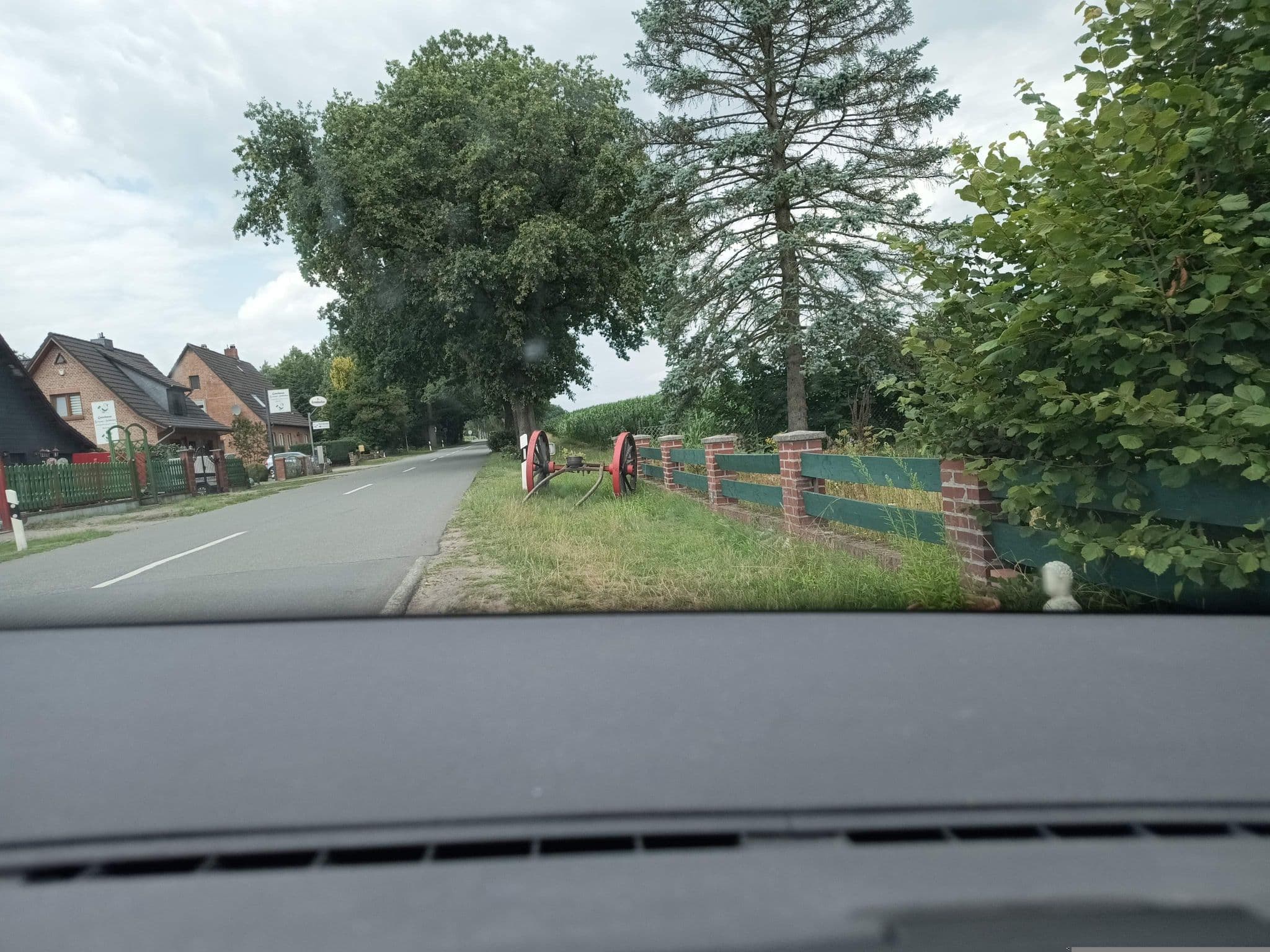 Street view near Pferdehof Luessen, Kirchlinteln — © zuse (CC BY-SA · Mapillary)