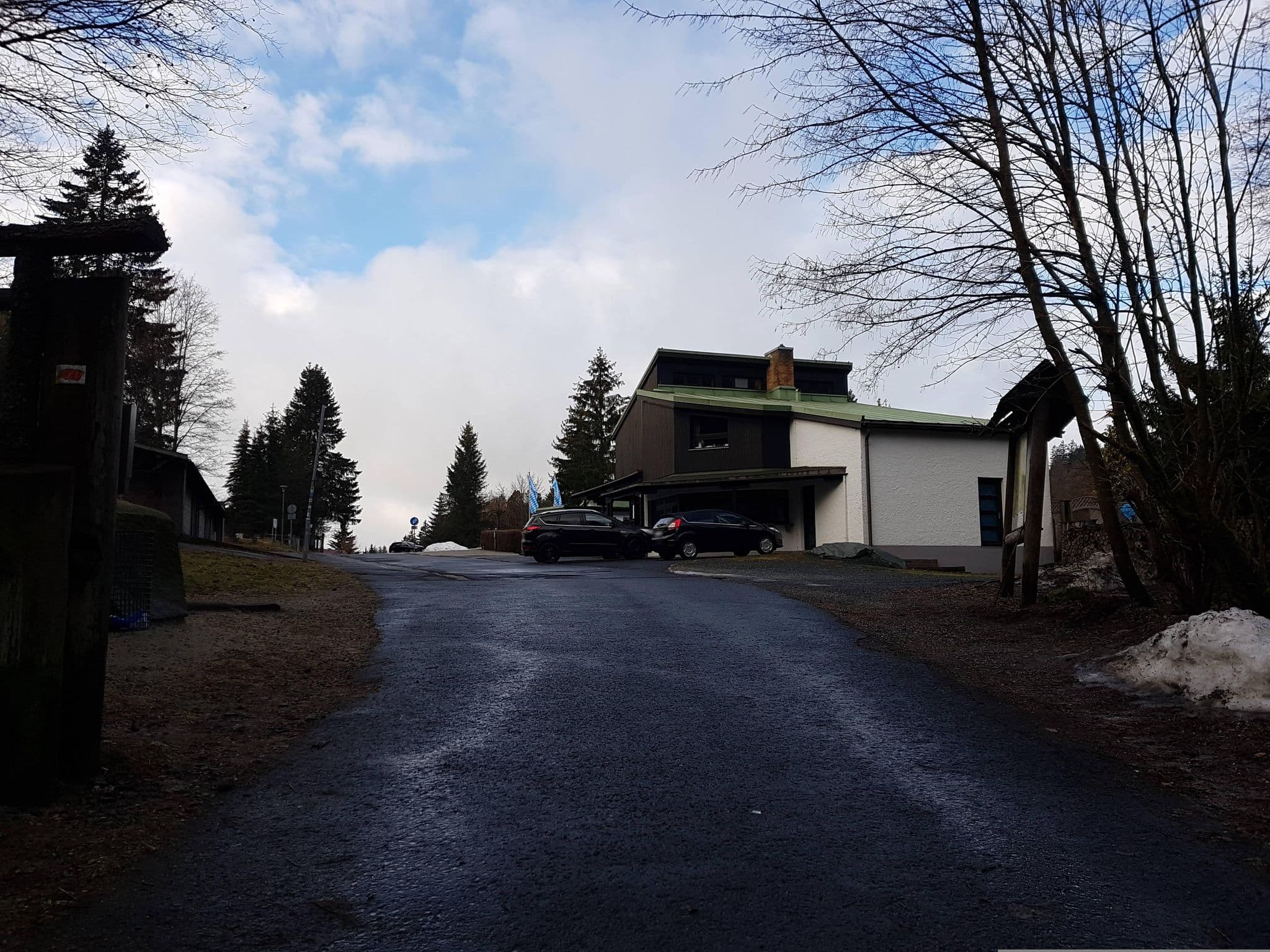 Street view near Übernachtungsplatz, Fichtelberg — © BerndGo64 (CC BY-SA · Mapillary)