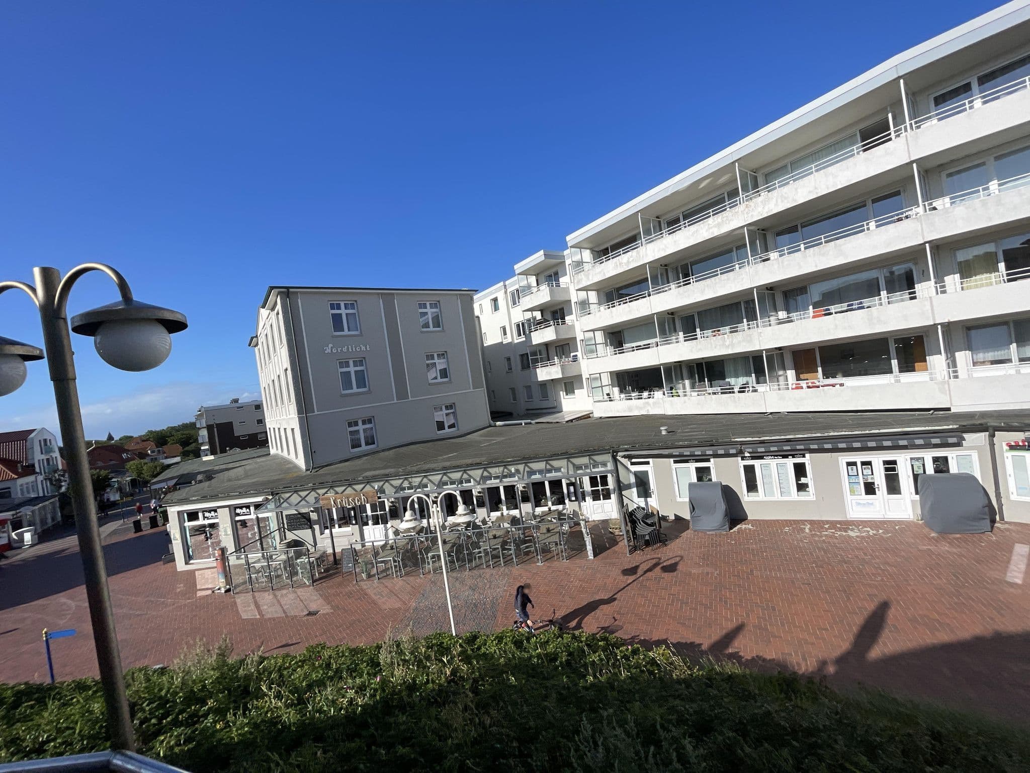 Street view near Haus Nautica, Nordseeheilbad Wangerooge — © hotteliene (CC BY-SA · Mapillary)