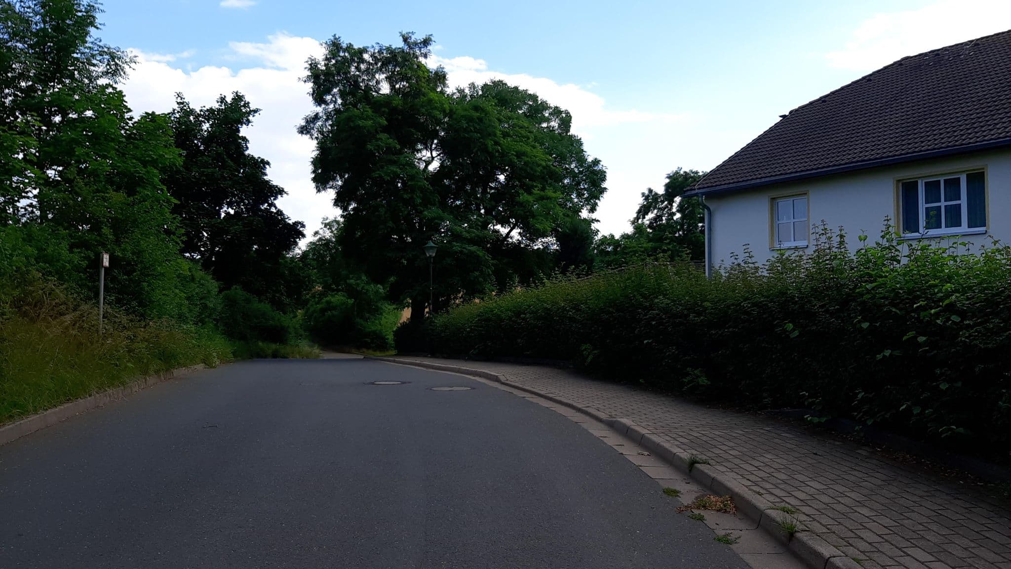 Street view near Hotel Bergfried, Saalfeld — © bitrecycling (CC BY-SA · Mapillary)