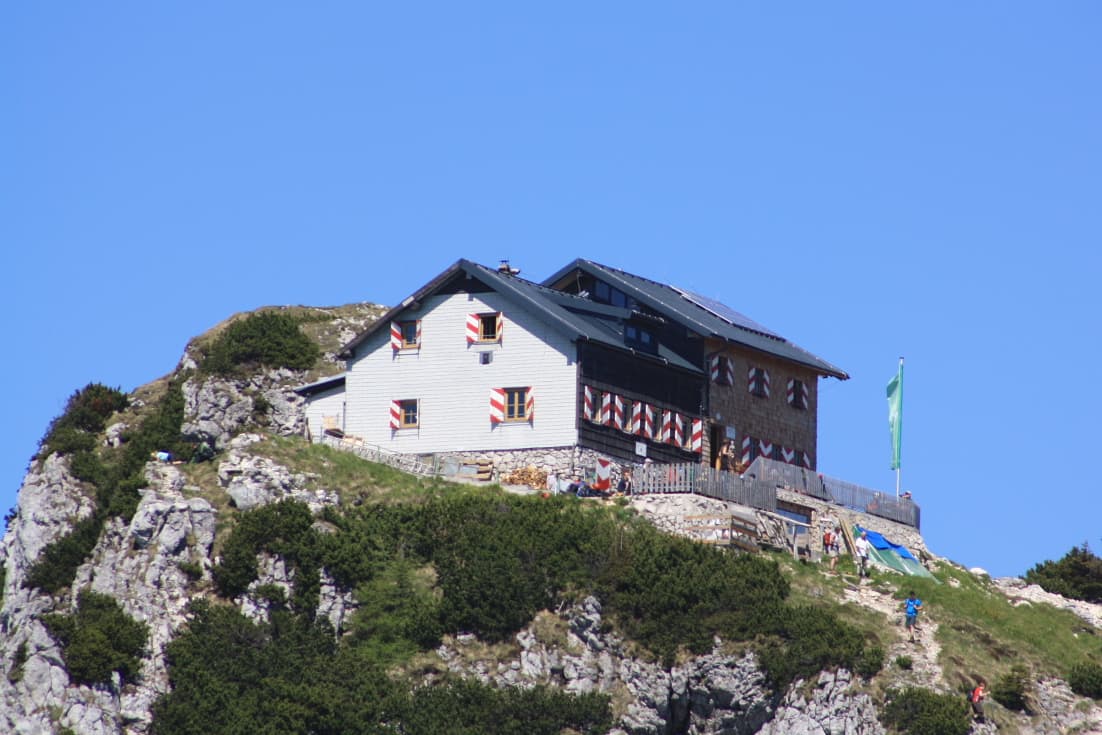 Gmundner Hütte (via Wikimedia Commons, CC BY-SA 3.0)