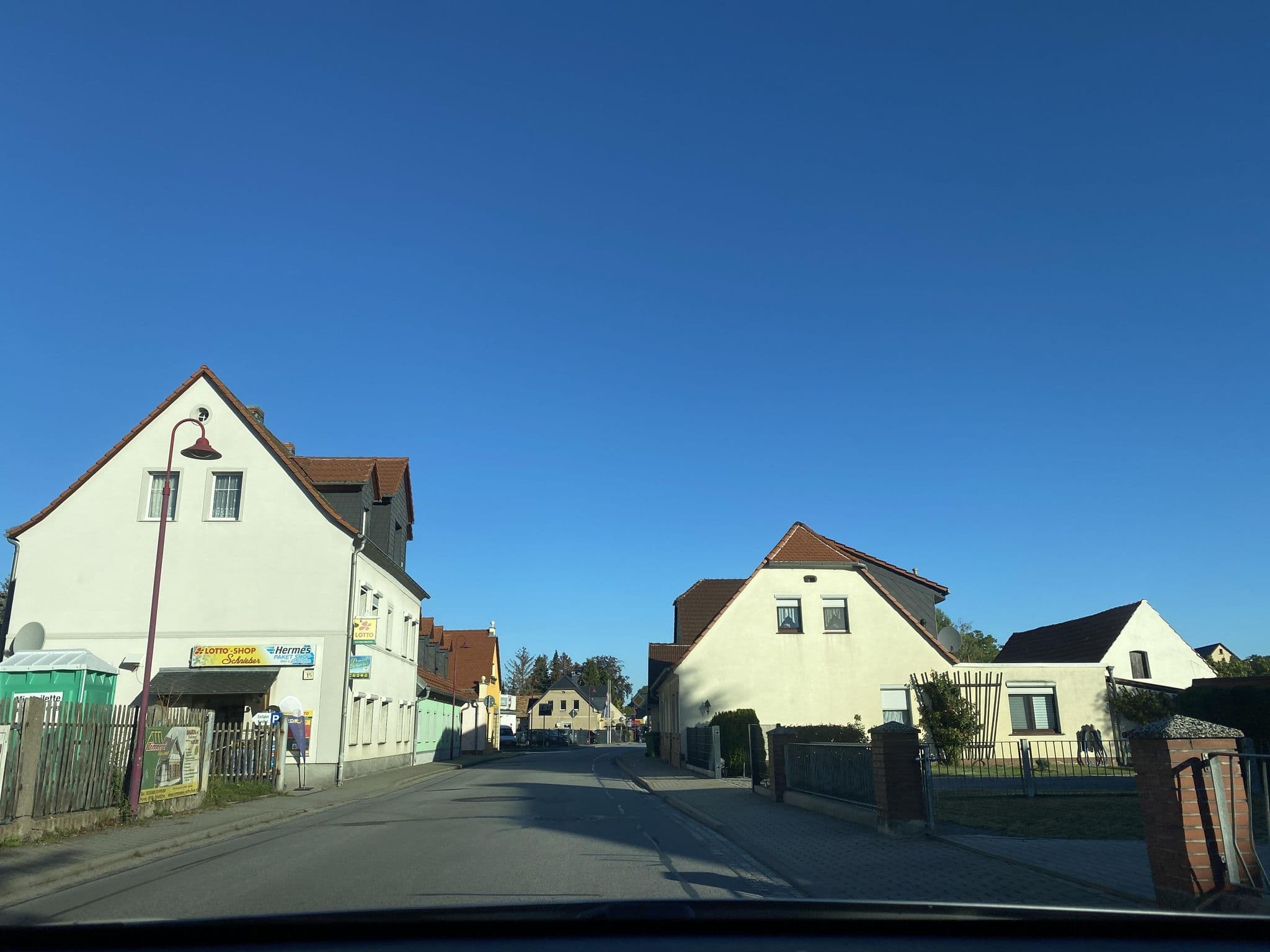 Street view near Pension Schnieber, Hähnichen — © vorwaertsimmer (CC BY-SA · Mapillary)