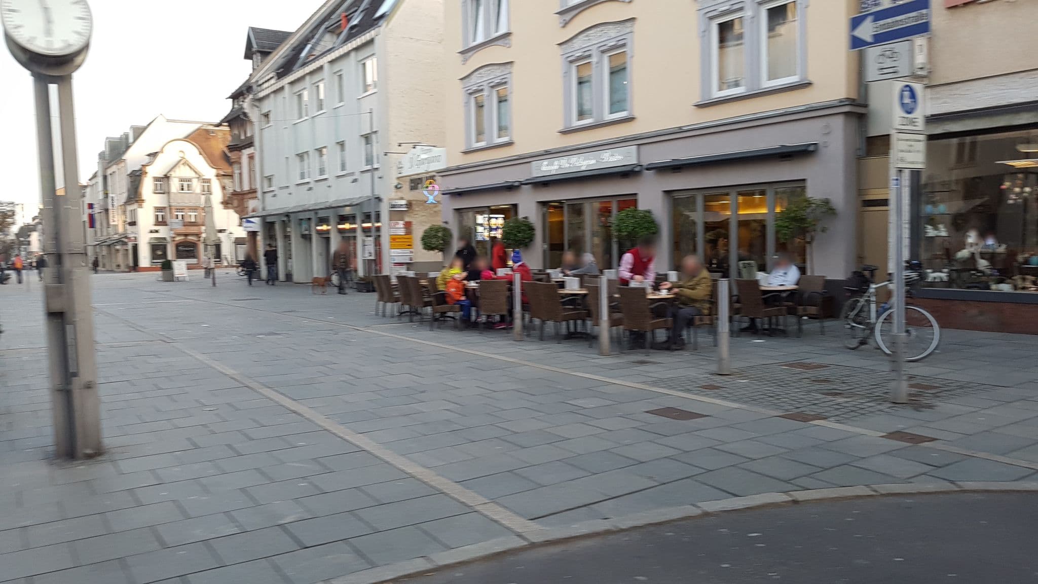 Street view near Lyght Residences, Bad Homburg vor der Höhe — © jurgenweighardt (CC BY-SA · Mapillary)