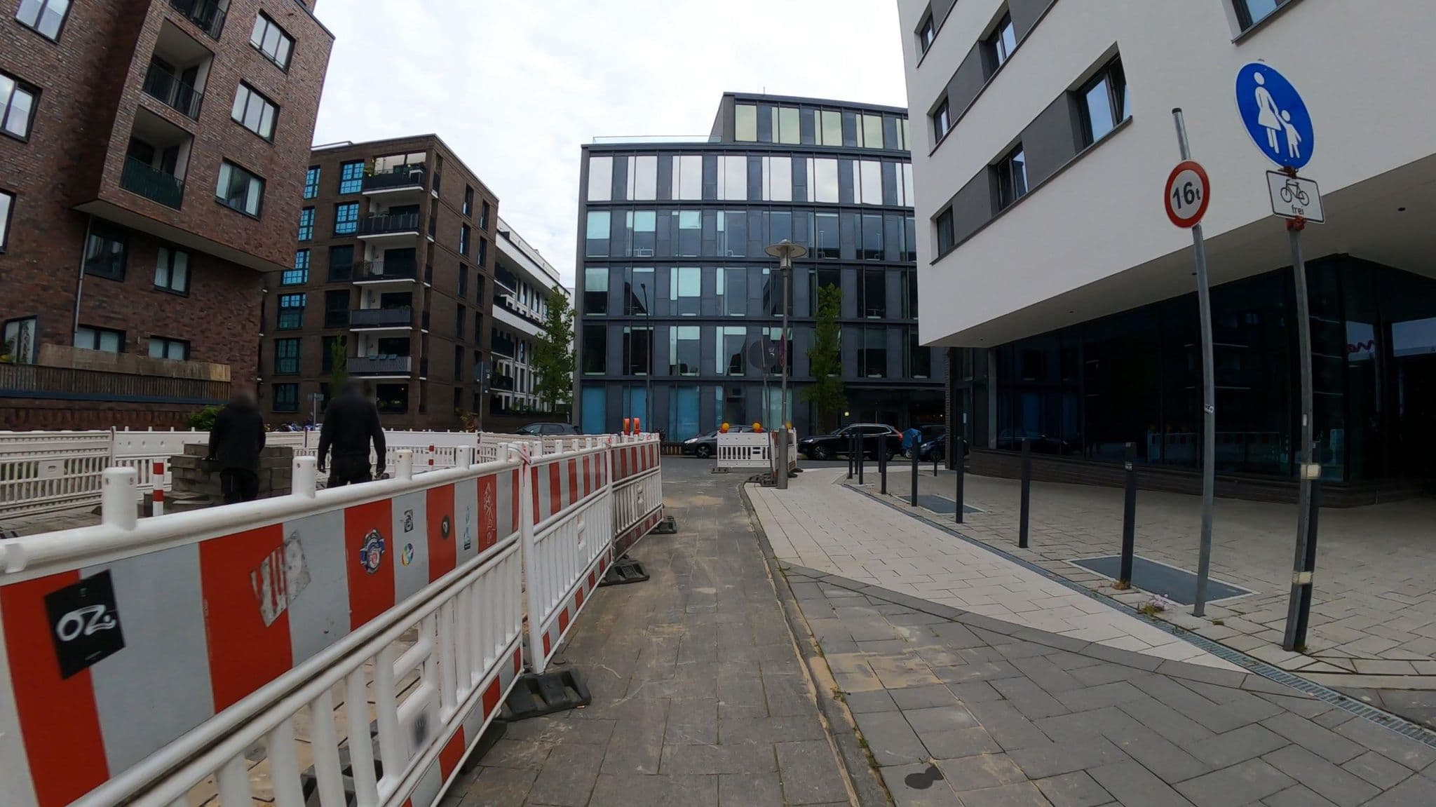 Street view near Moxy Hamburg Altona, Altona-Nord — © veloroute_hamburg (CC BY-SA · Mapillary)