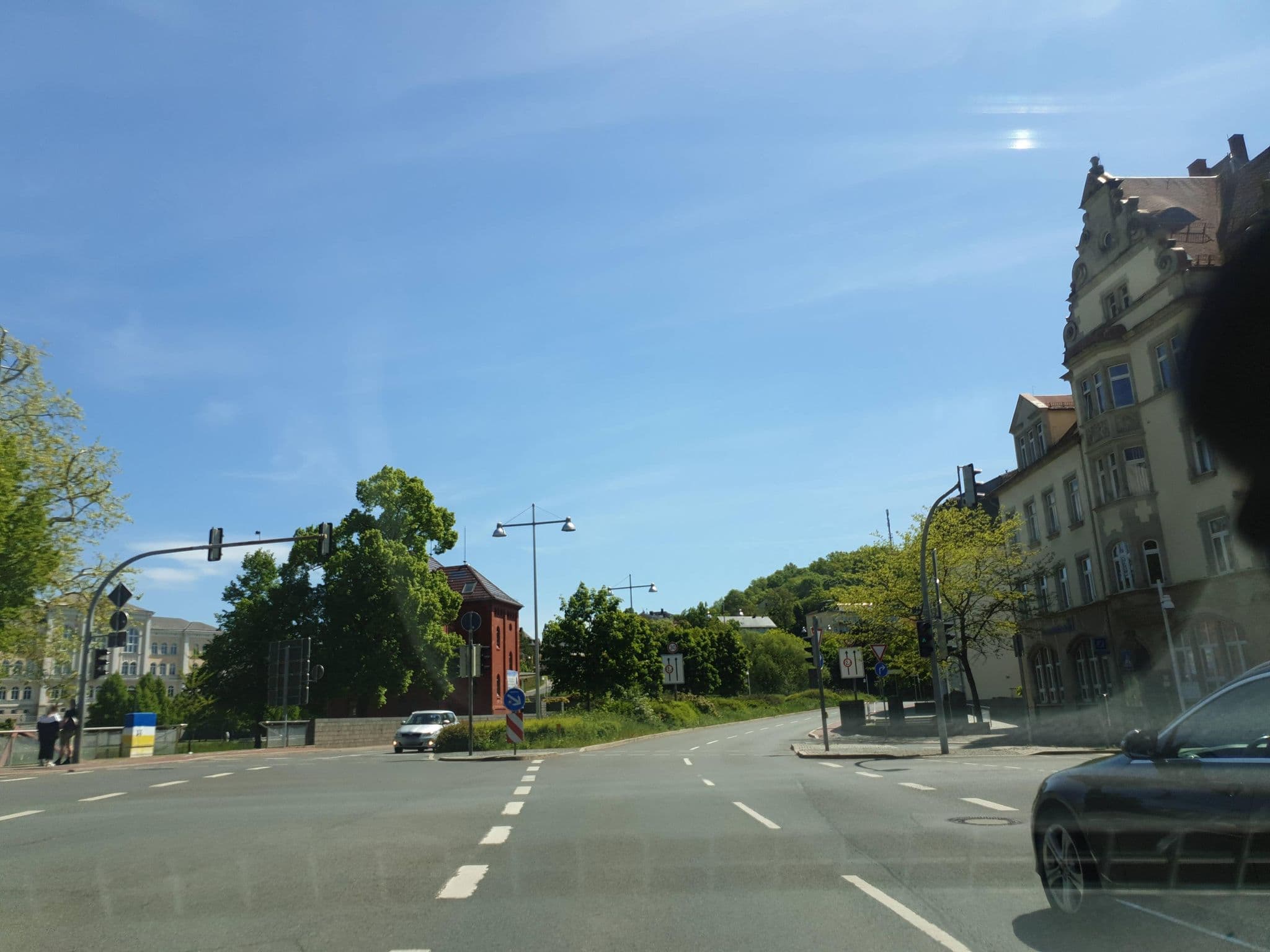 Street view near Hotel Friedensbrücke, Greiz — © canislupus (CC BY-SA · Mapillary)