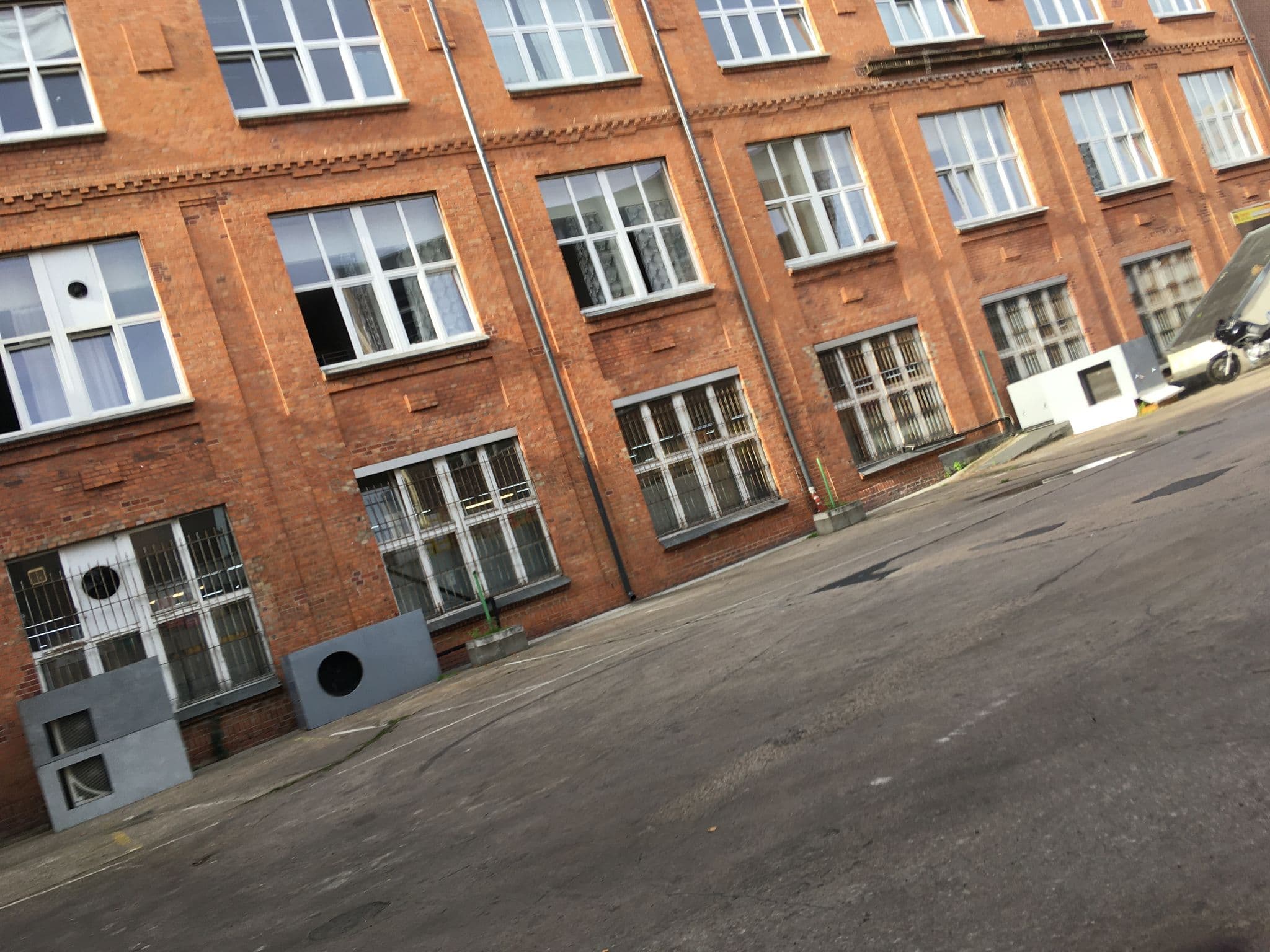 Street view near Yess Hostel, Gesundbrunnen — © carlheinz (CC BY-SA · Mapillary)