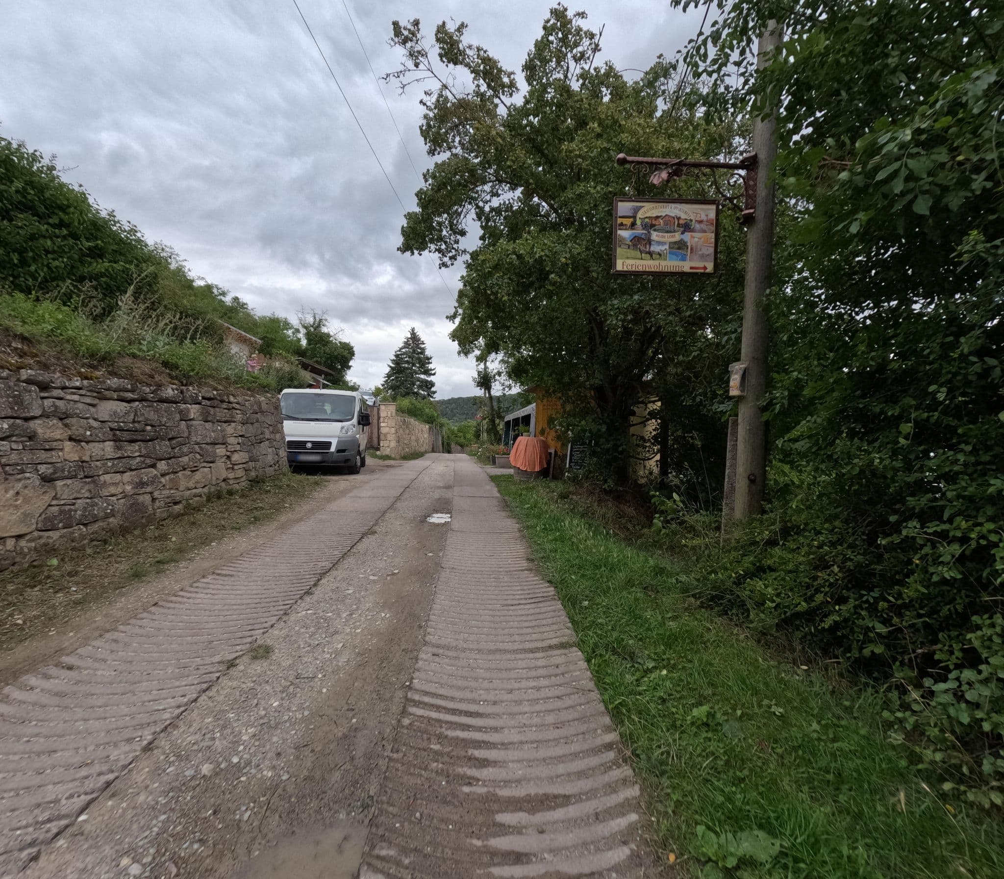 Street view near Appartement am Felsen Göttersitz, Bad Kösen — © kopra (CC BY-SA · Mapillary)