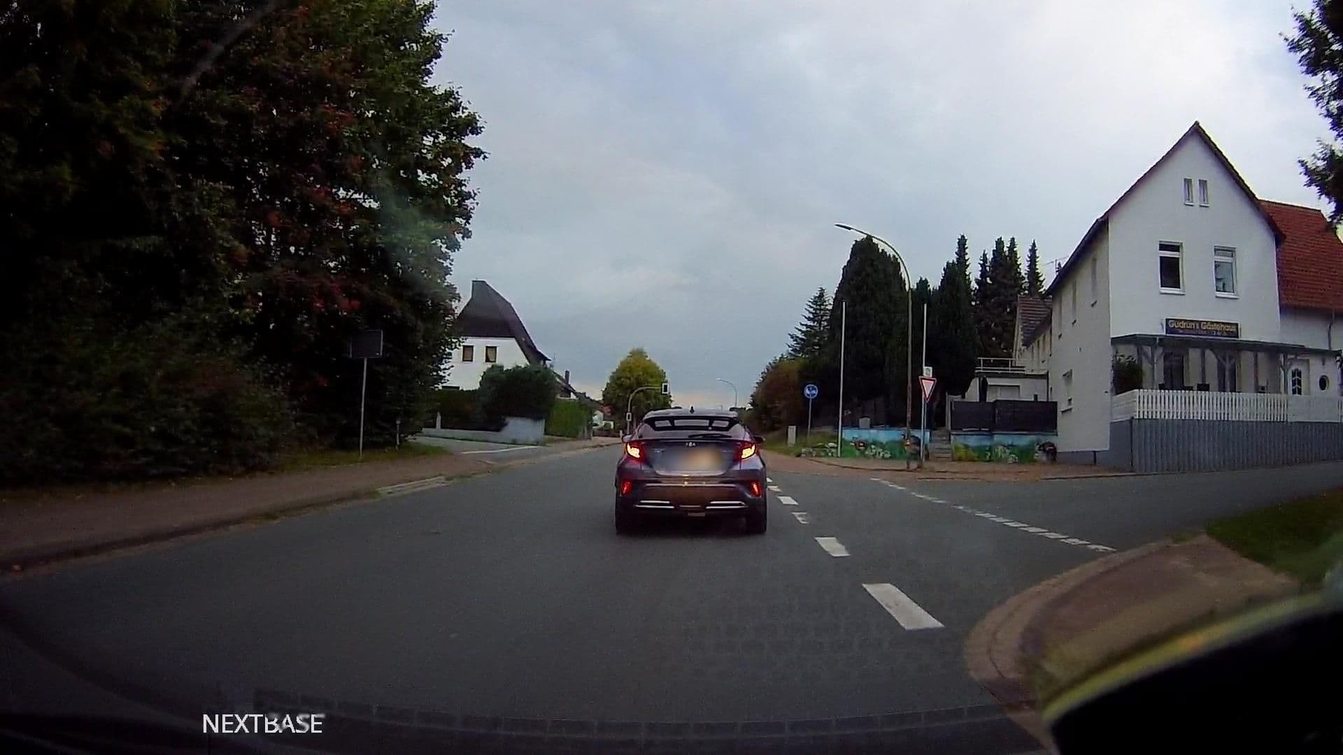 Street view near Gudrun's Gästehaus, Aerzen — © derlipper (CC BY-SA · Mapillary)