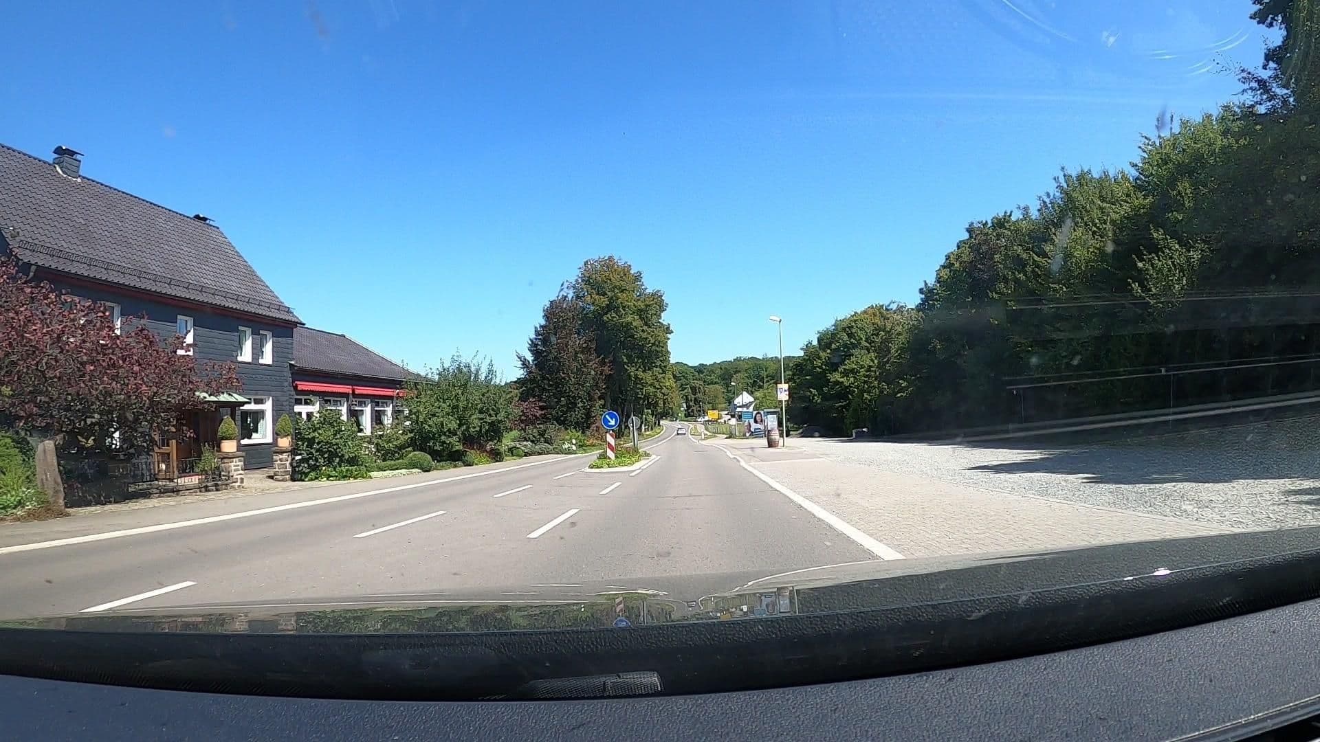 Street view near Stöltings Landhaus, Engelskirchen — © uwekoch (CC BY-SA · Mapillary)