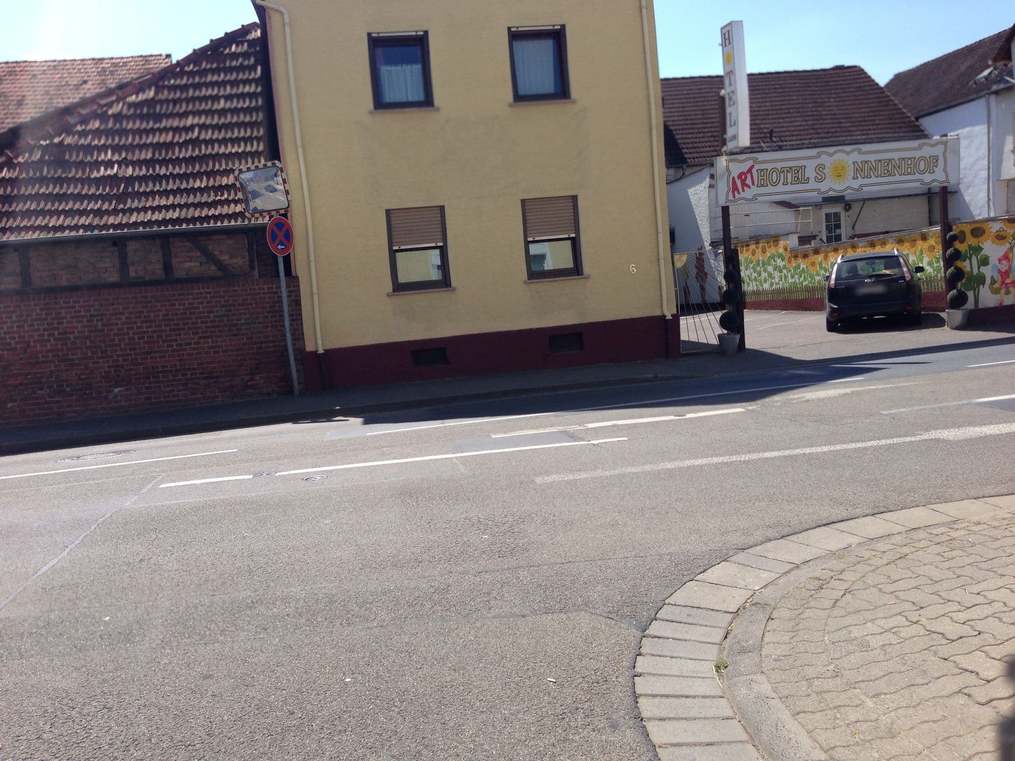 Street view near ART-Hotel Sonnenhof, Bruchköbel — © flidolin (CC BY-SA · Mapillary)