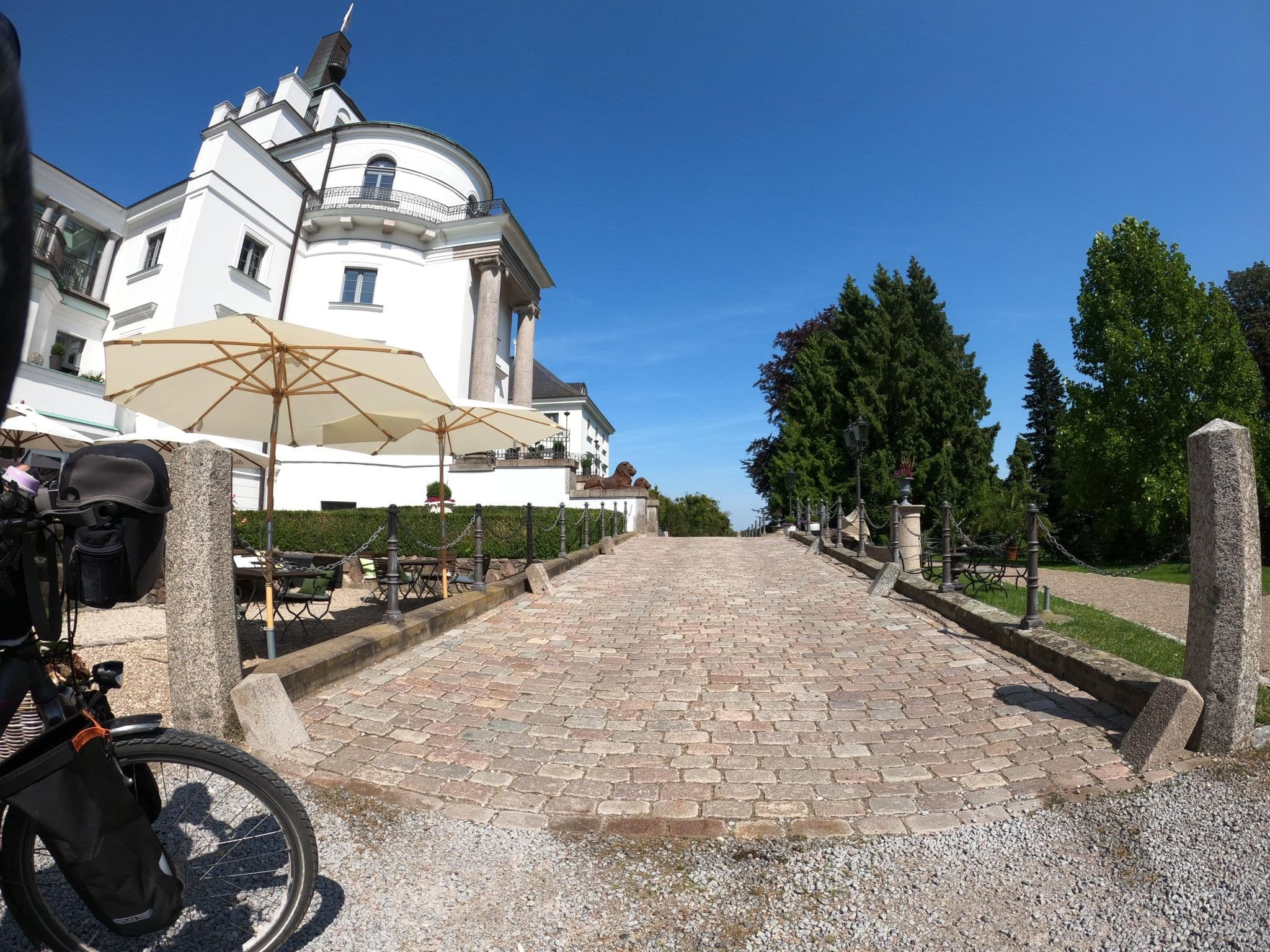 Street view near Schlosshotel Burg Schlitz, Groß Wokern — © masterofnoroad (CC BY-SA · Mapillary)
