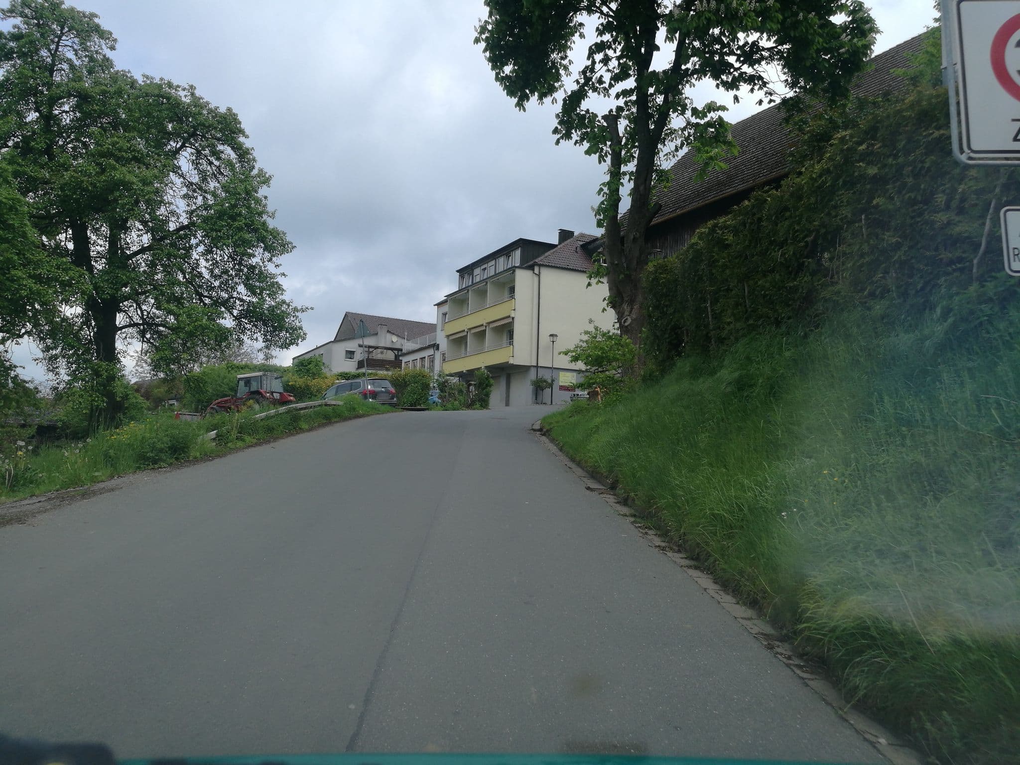 Street view near Pension Schöpke, Bad Staffelstein — © qso4you_com (CC BY-SA · Mapillary)