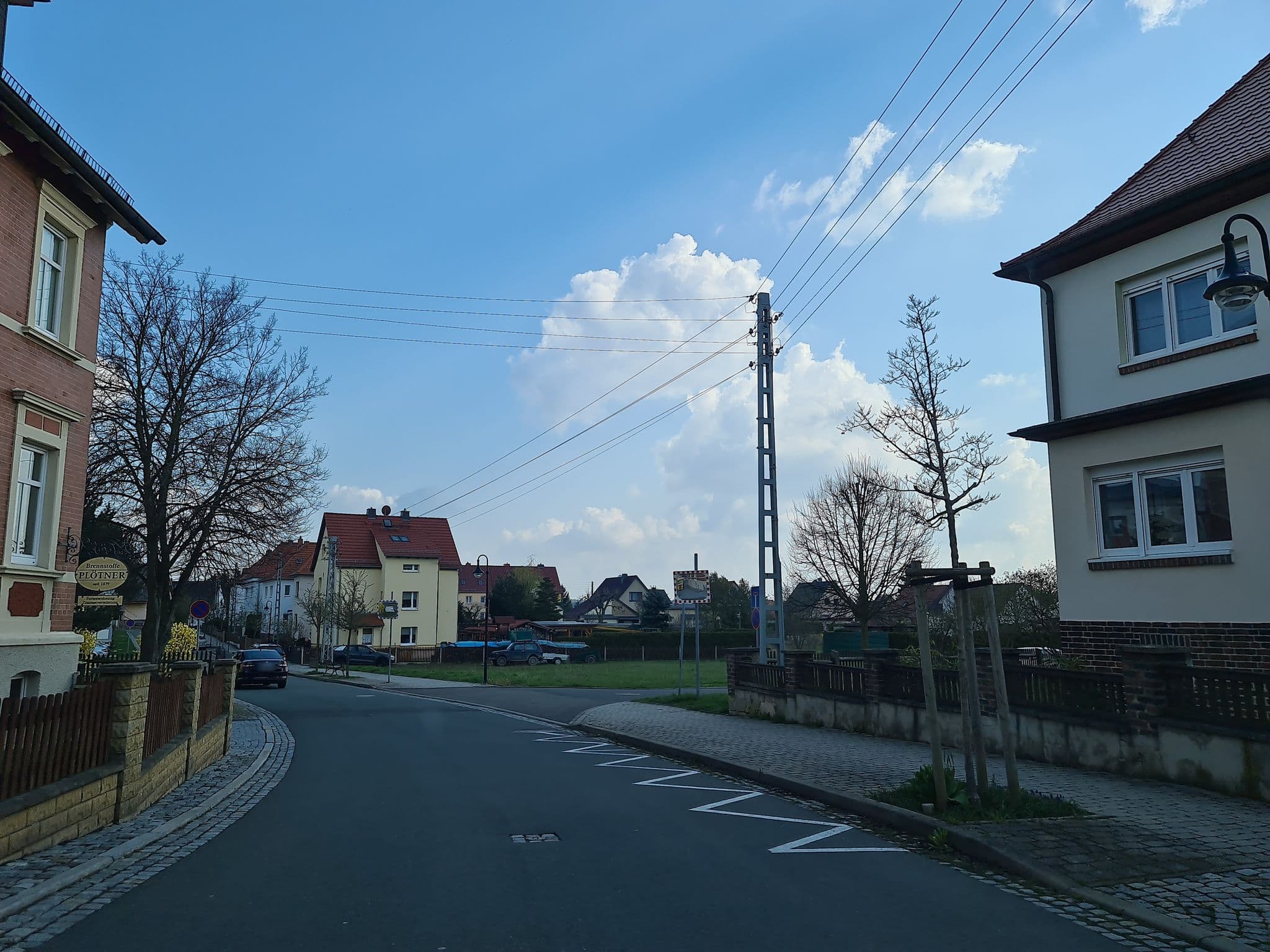 Street view near Ferienwohnung Plötner, Bad Klosterlausnitz — © canislupus (CC BY-SA · Mapillary)