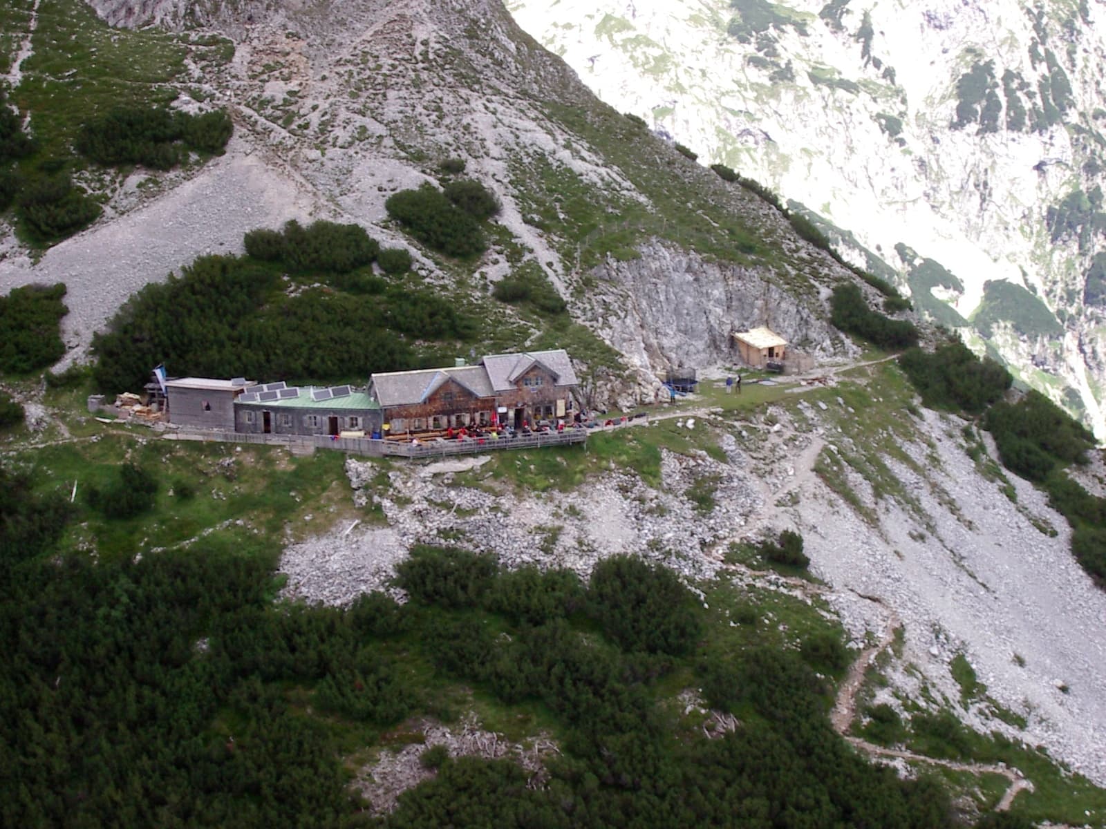 Werfener Hütte (via Wikimedia Commons, CC BY-SA 3.0)