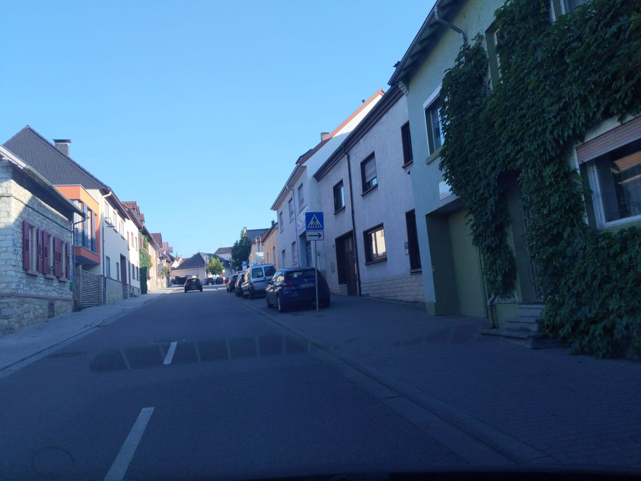 Street view near Radler Pension 4B Brehs Bed Bike+Breakfast, Nieder-Ingelheim — © addismap_alex (CC BY-SA · Mapillary)