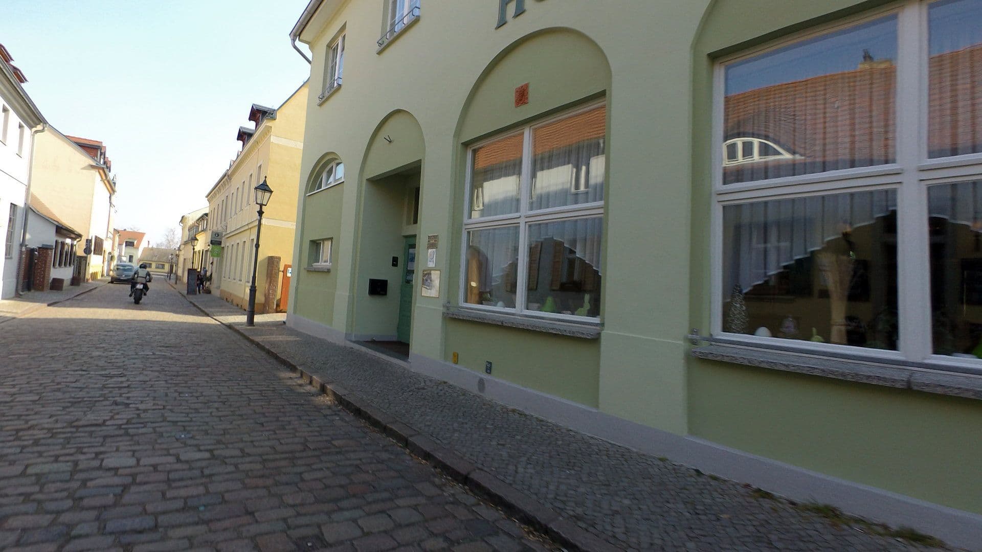 Street view near hotel am markt & fritz am markt, Werder — © moenk (CC BY-SA · Mapillary)