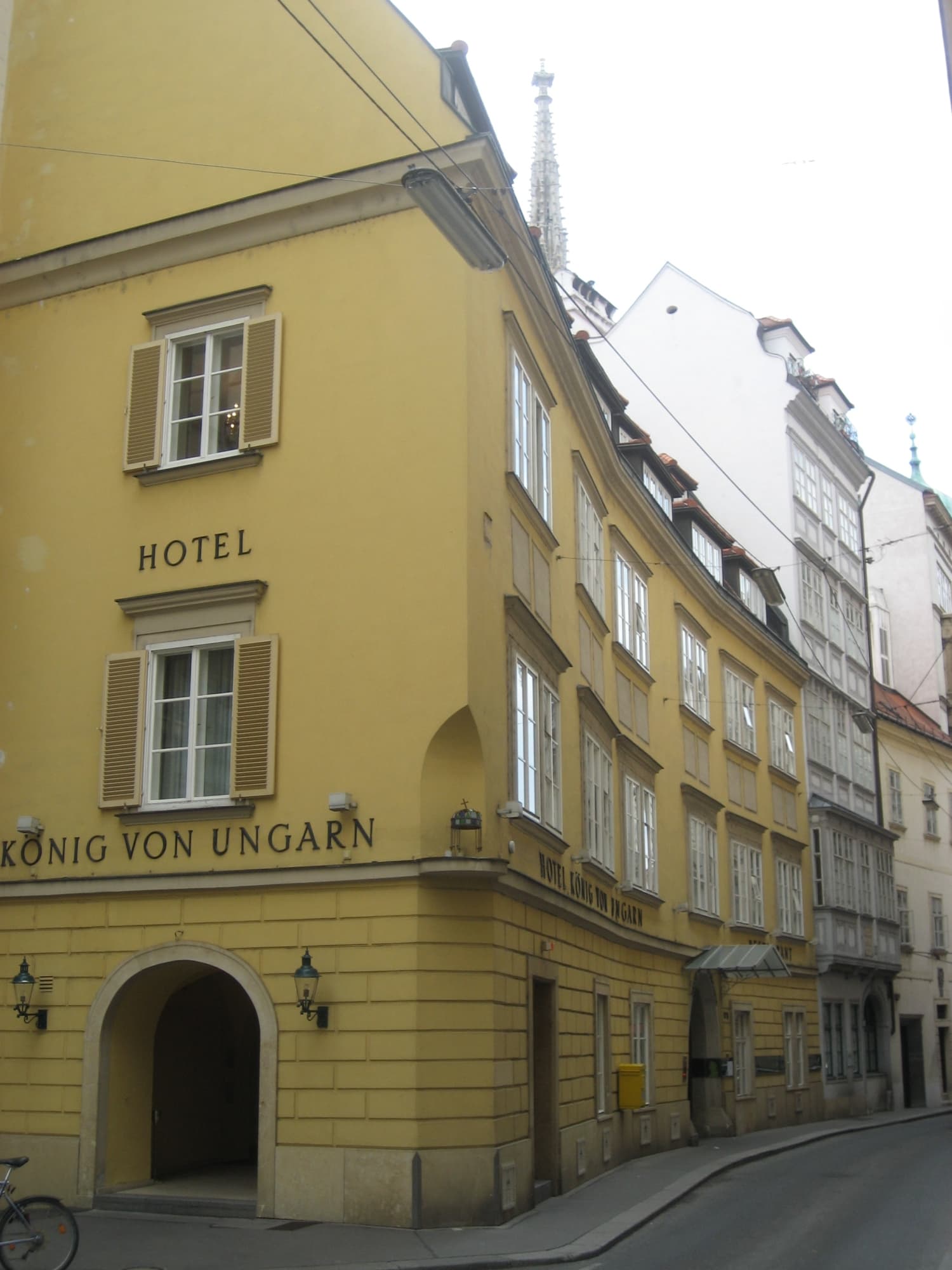 Zum König von Ungarn (via Wikimedia Commons, Public domain)
