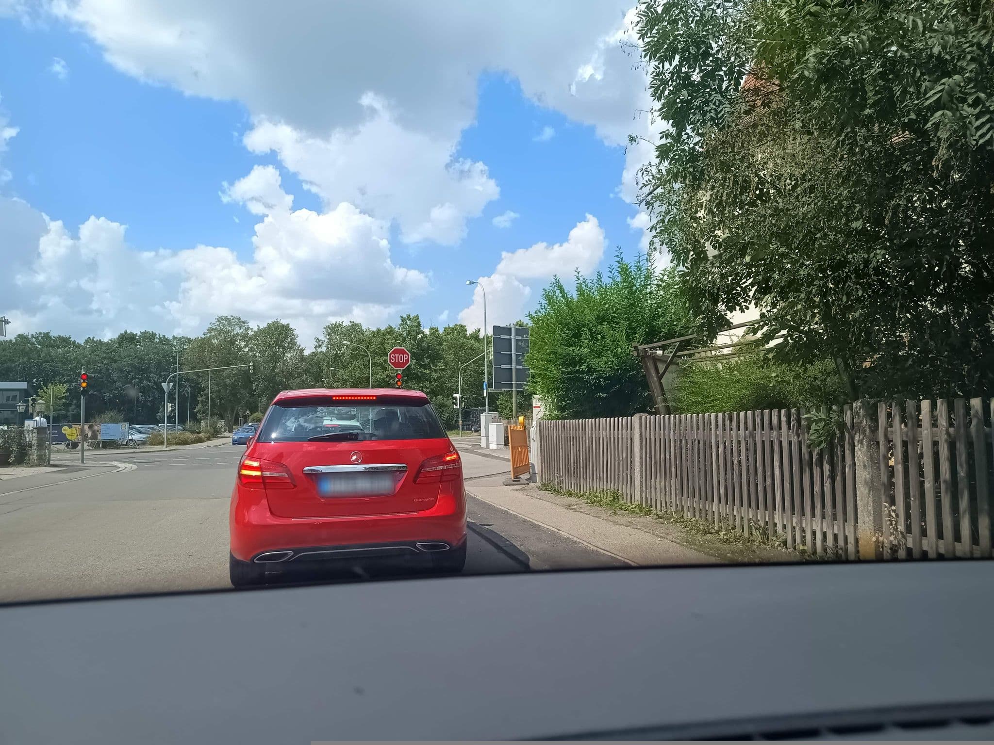 Street view near Hotel-Gasthof Alter Ritter, Rothenburg ob der Tauber — © zuse (CC BY-SA · Mapillary)