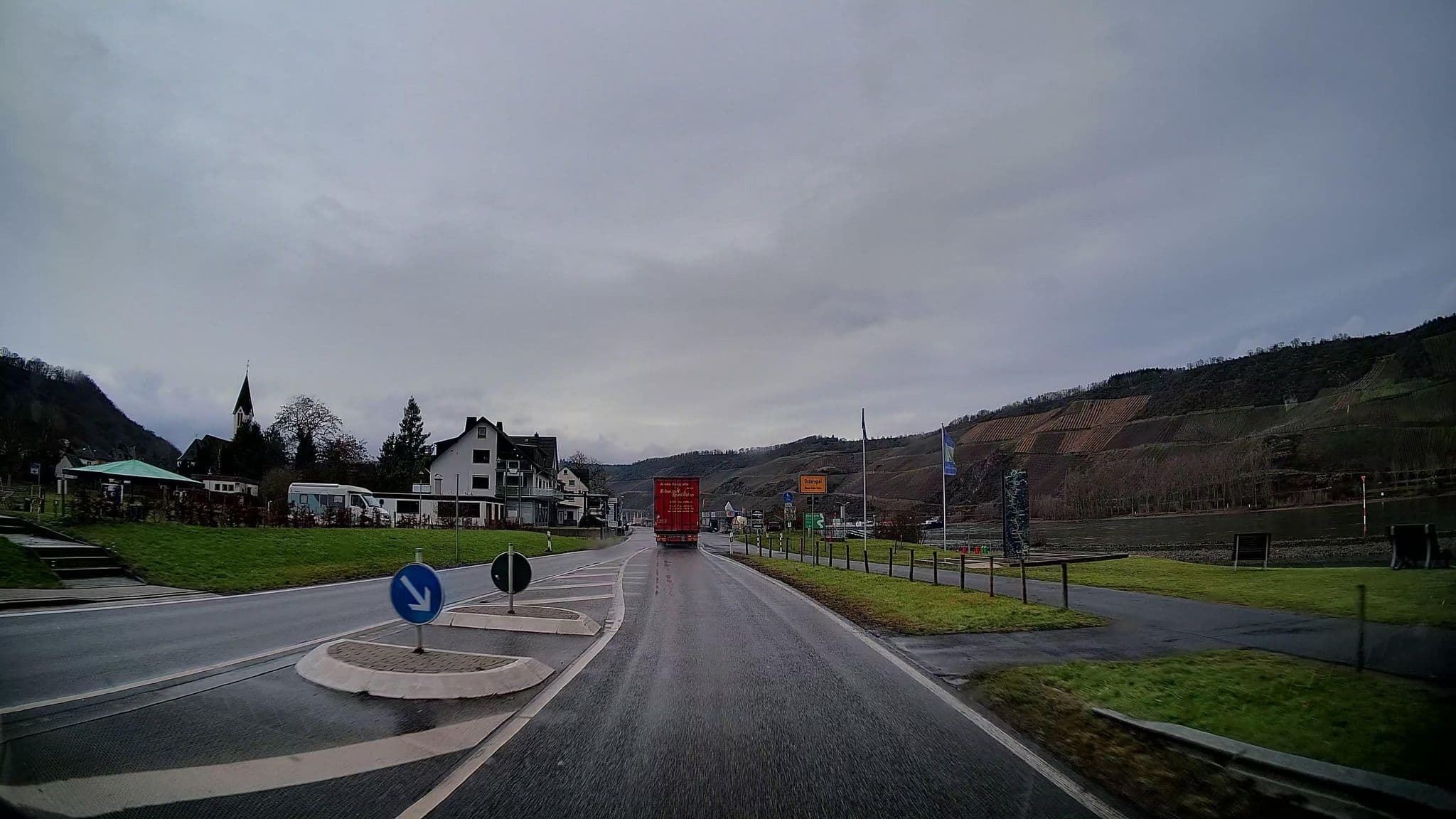 Street view near Osterspai Multifunktionsplatz, Osterspai — © kalcaaro (CC BY-SA · Mapillary)