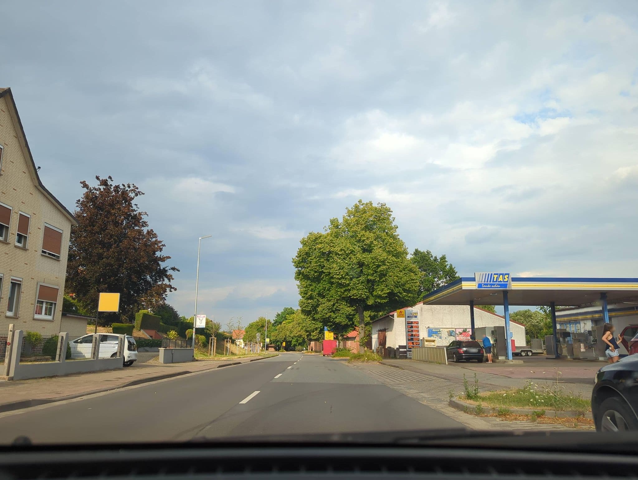 Street view near Friesenhof, Hillerse — © hotteliene (CC BY-SA · Mapillary)