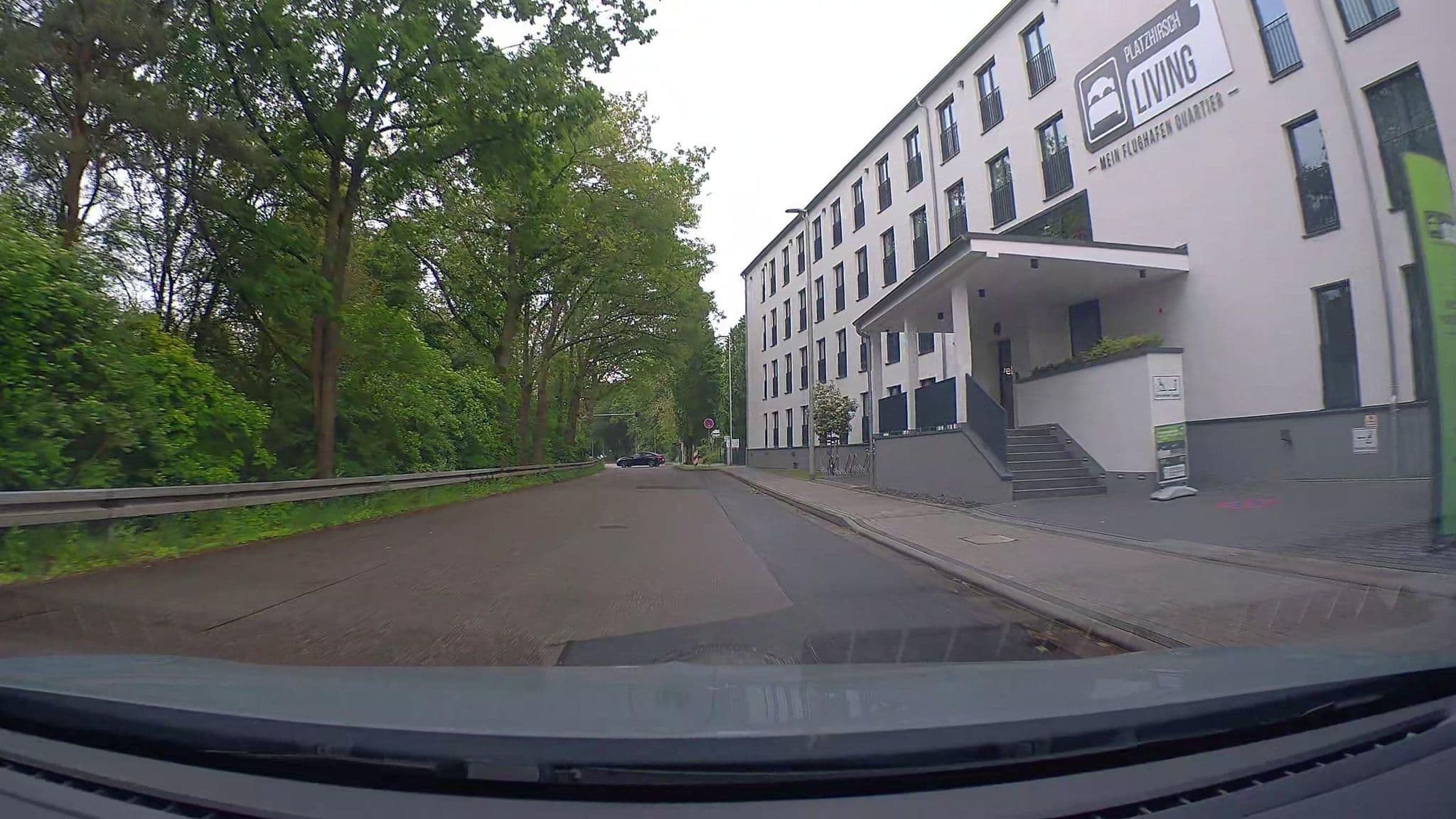 Street view near Platzhirsch Living, Kelsterbach — © poxonline (CC BY-SA · Mapillary)