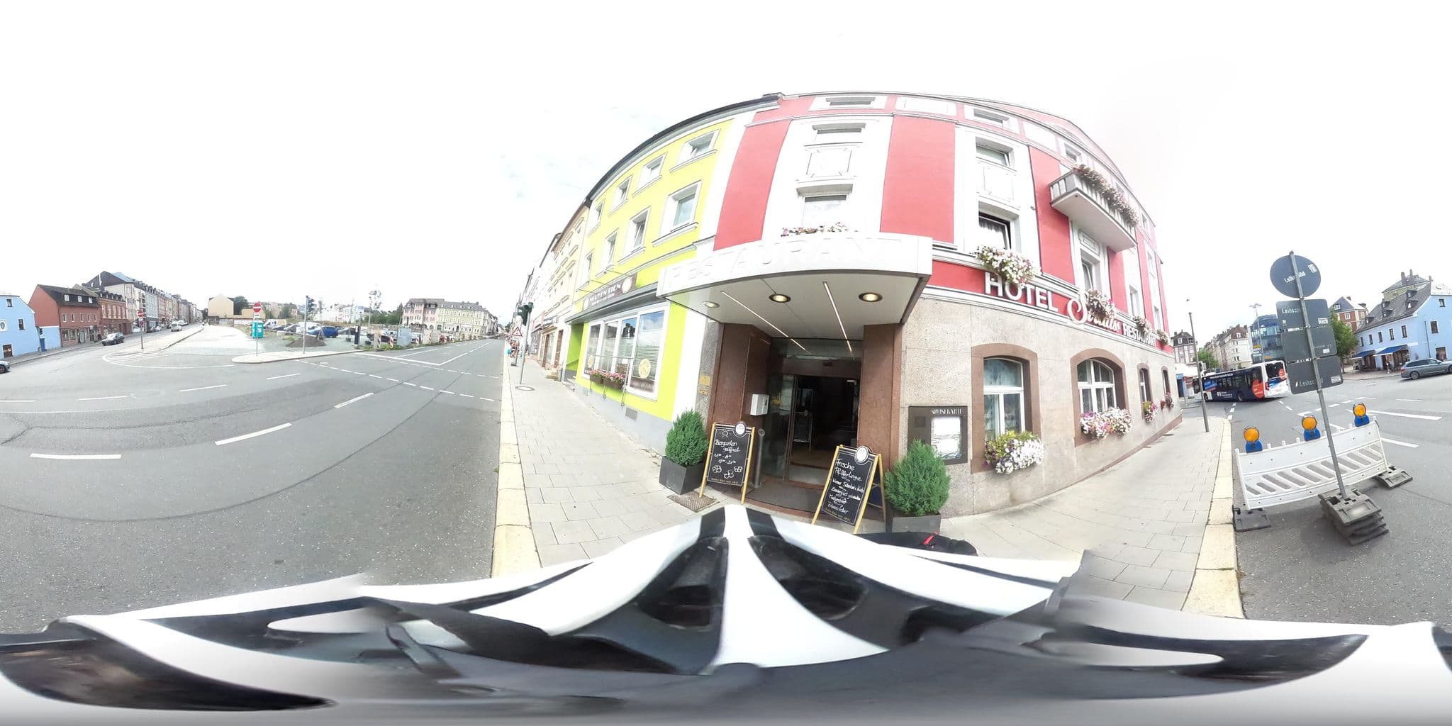 Street view near Strauss, Hof — © frke (CC BY-SA · Mapillary)