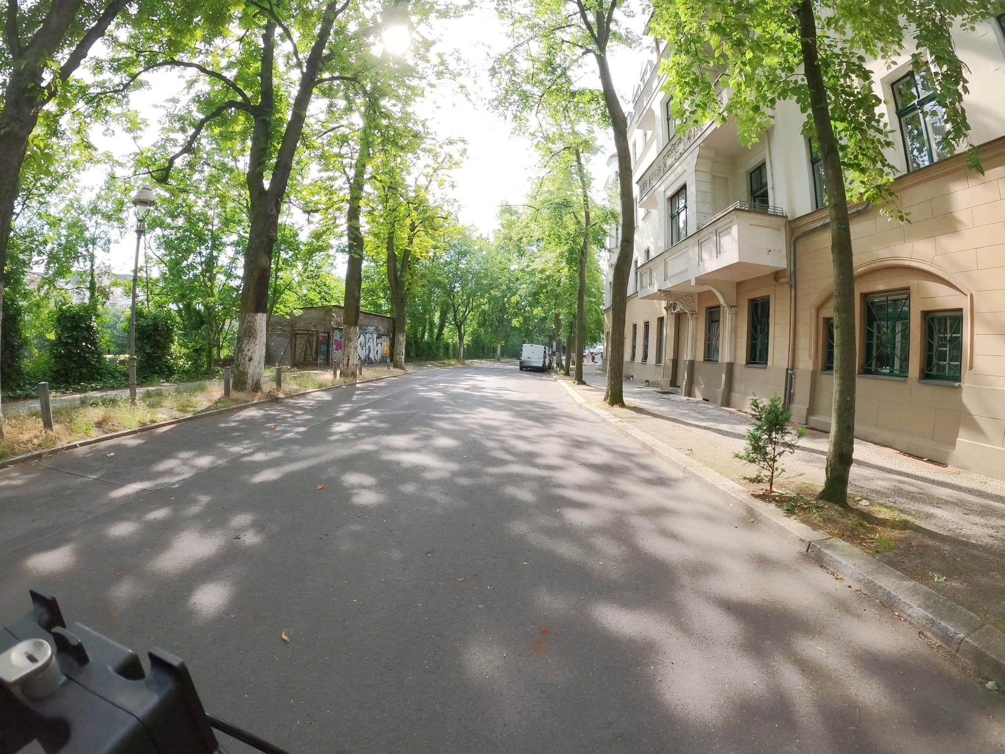 Street view near Novum Hotel Kronprinz Berlin, Halensee — © macsico (CC BY-SA · Mapillary)
