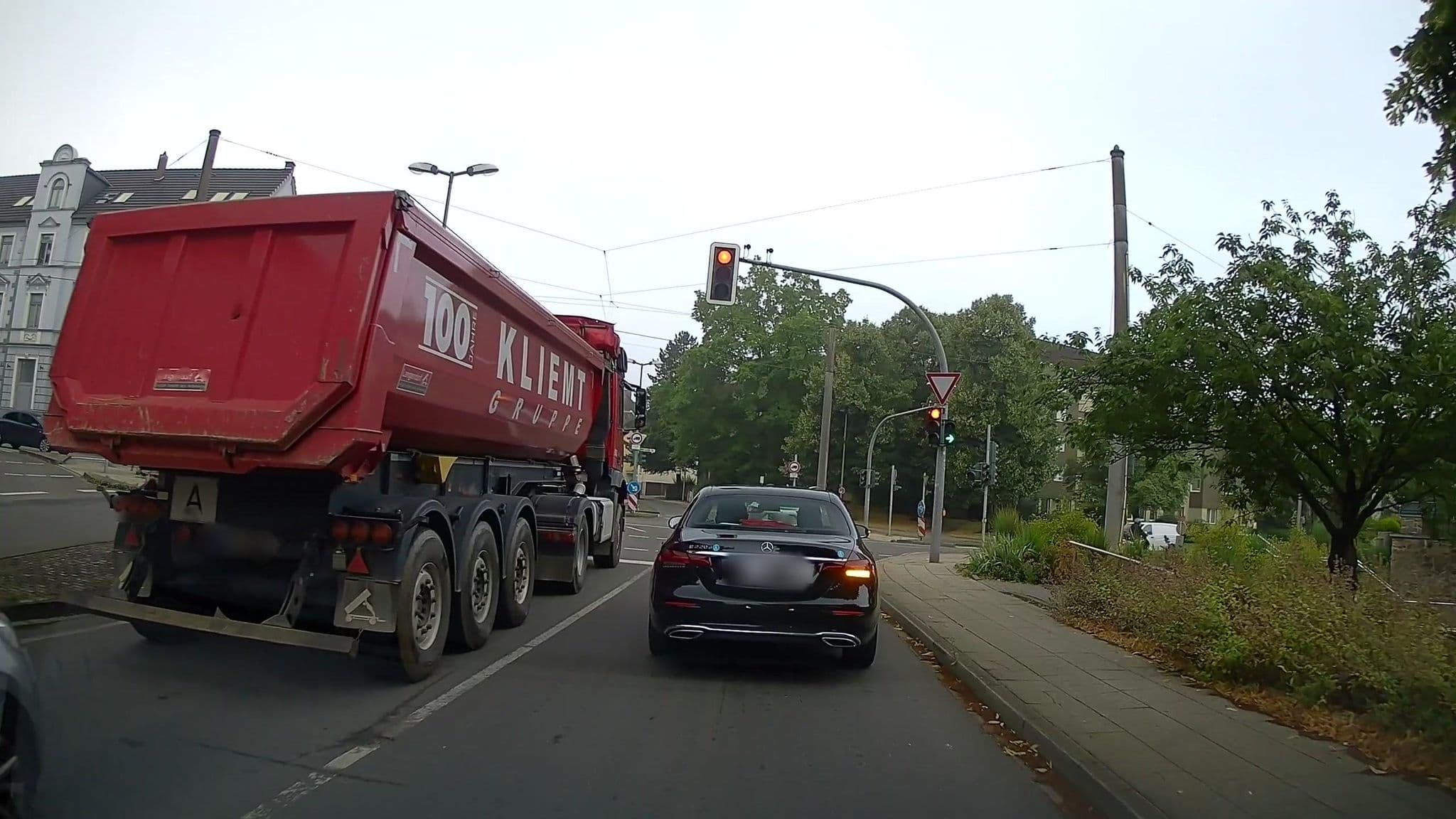 Street view near 2–Blau – Ferienwohnung mit Geschichte, Hattingen — © bravewaffle (CC BY-SA · Mapillary)