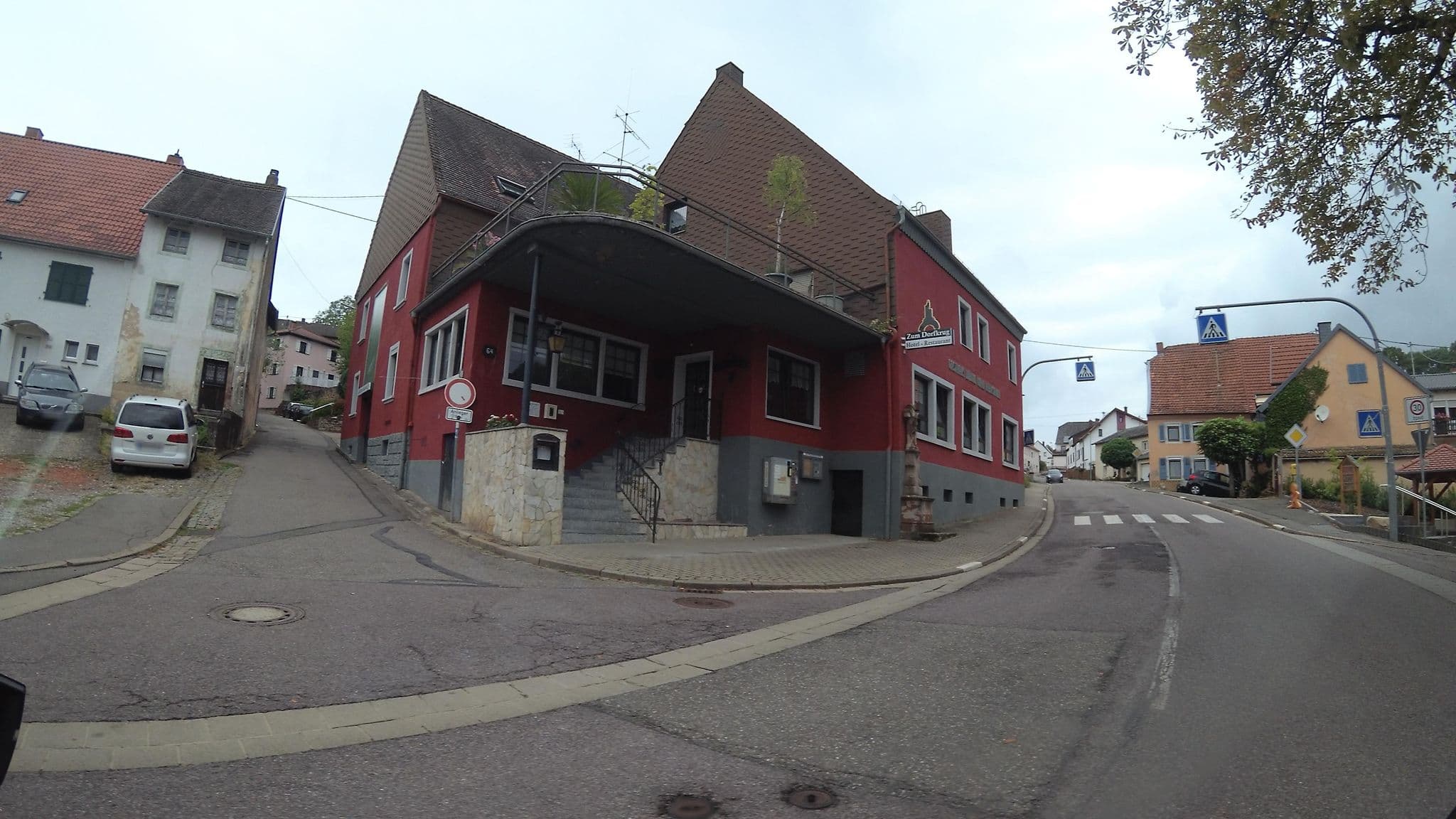 Street view near Zum Dorfkrug, Sankt Ingbert — © teddy73 (CC BY-SA · Mapillary)