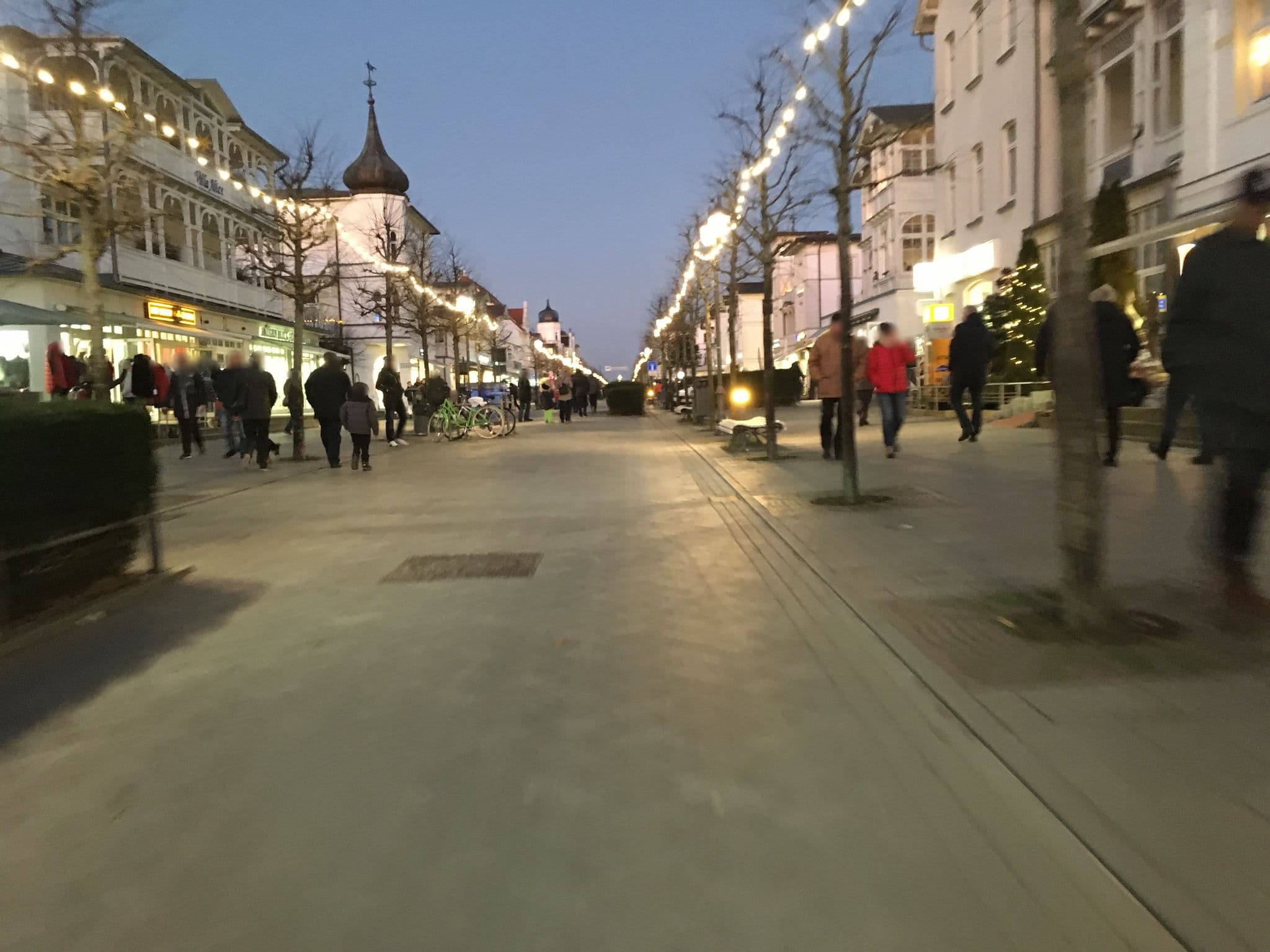 Street view near Villa Seiler, Ostseebad Binz