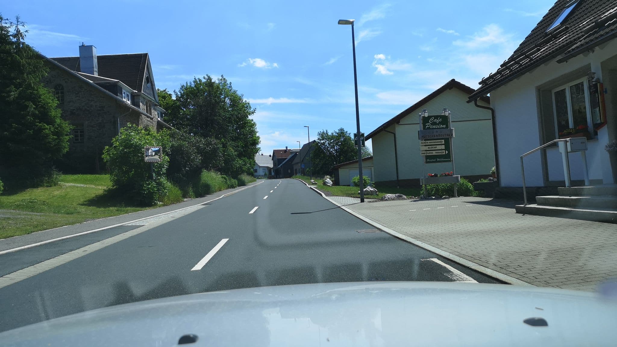 Street view near Café Pension Hutschenreuther, Steinheid — © cuspis (CC BY-SA · Mapillary)