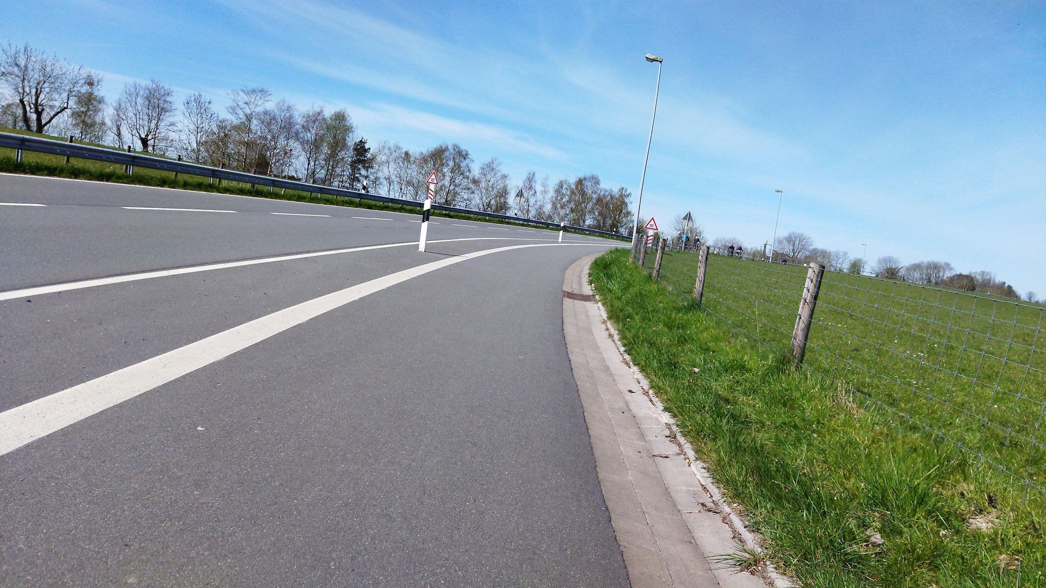 Street view near Wohnmobilstellplatz Kleinensiel, Nordenham — © changchun1 (CC BY-SA · Mapillary)