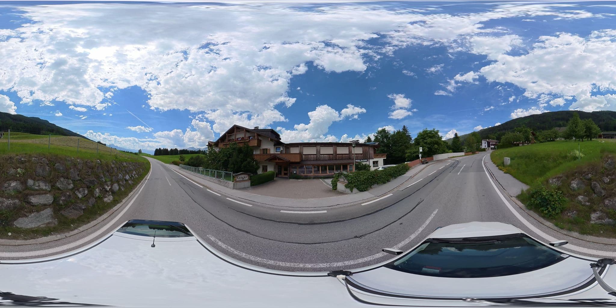 Street view near Geisler, Rinn — © osmplus_org (CC BY-SA · Mapillary)