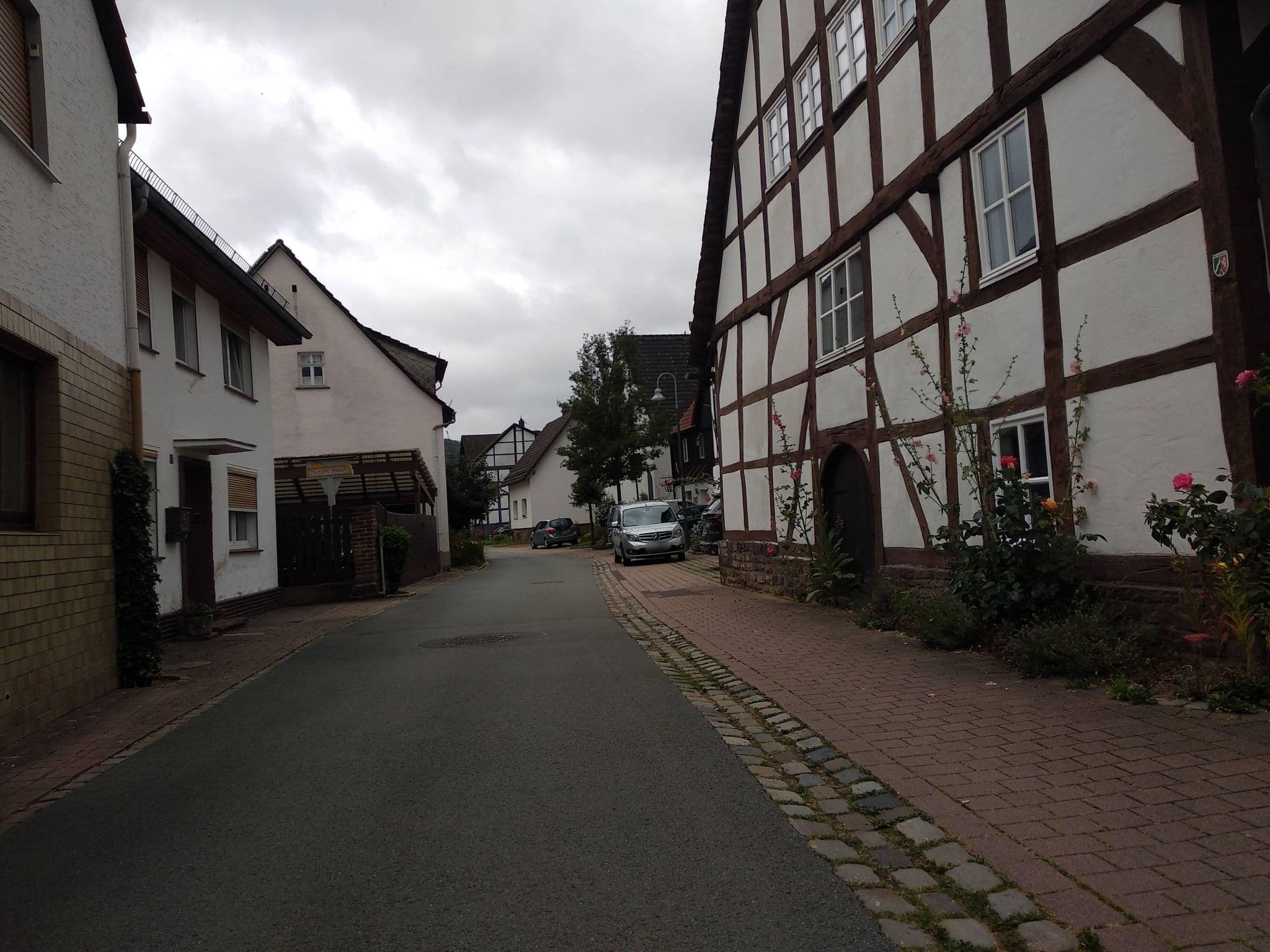 Street view near Fischerhaus Herstelle, Bad Karlshafen — © steinm (CC BY-SA · Mapillary)
