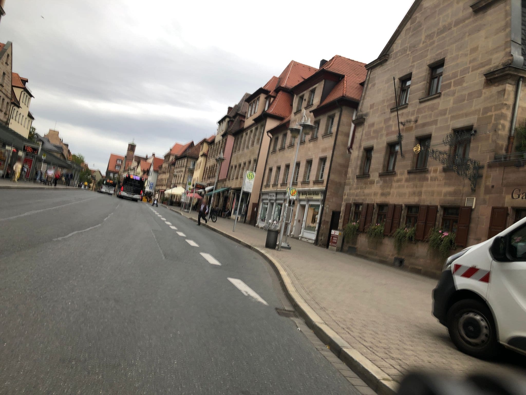 Street view near Schwarzes Kreuz, Fürth — © danfuh (CC BY-SA · Mapillary)