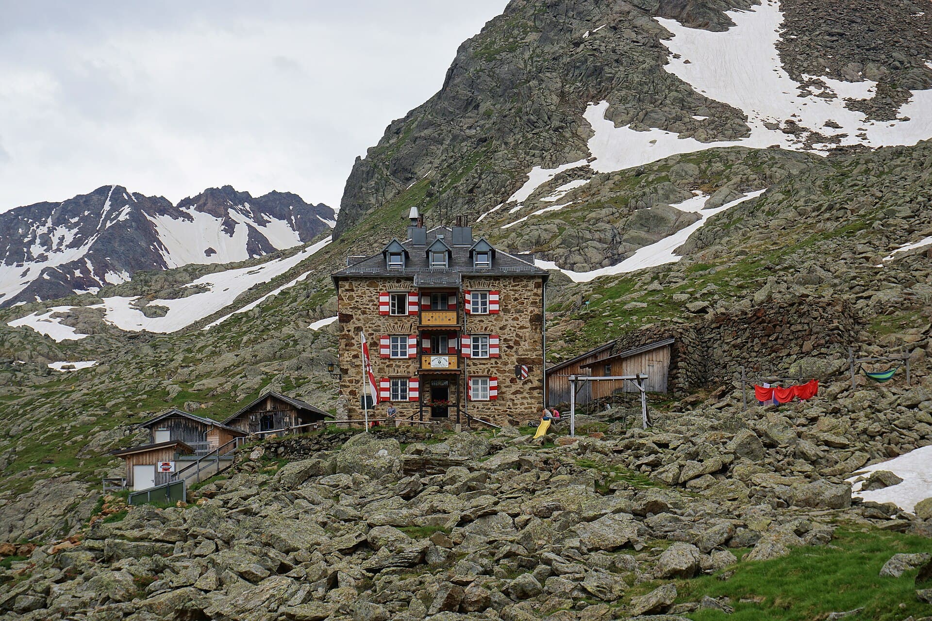 Nürnberger Hütte (via Wikimedia Commons, CC BY-SA 4.0)