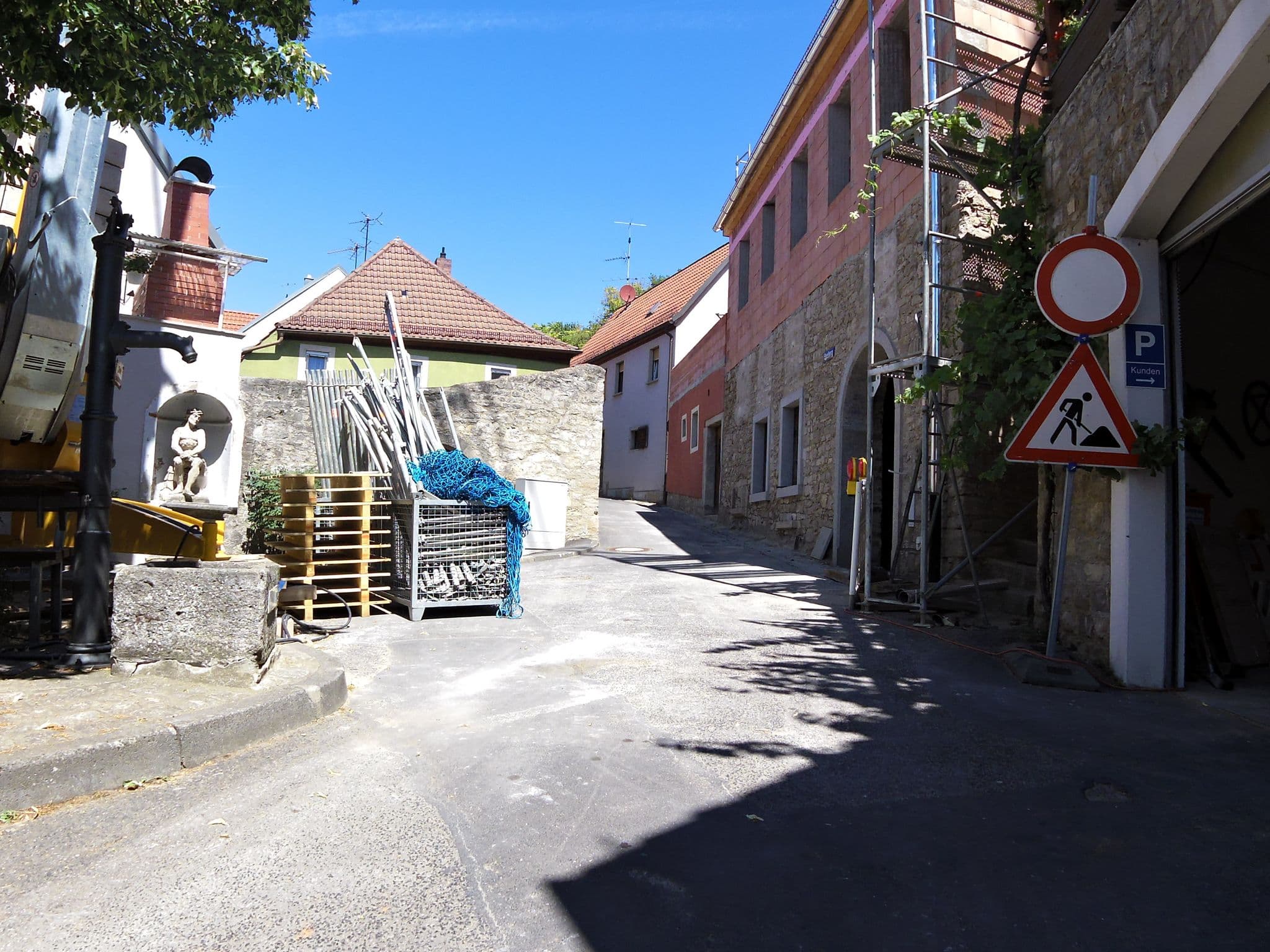 Street view near Weingut Schenk Obstgarten, Randersacker — © zoegglmeyr (CC BY-SA · Mapillary)