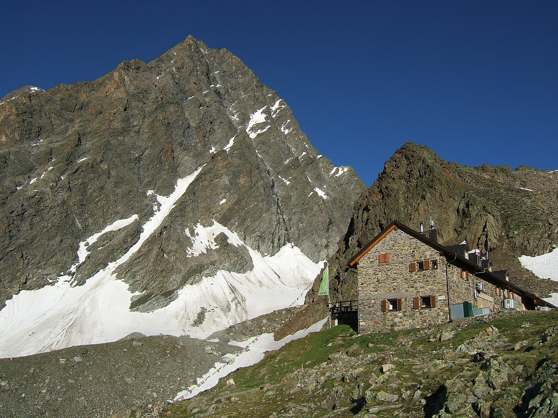 Kaunergrathütte (via Wikimedia Commons, CC BY 2.5)