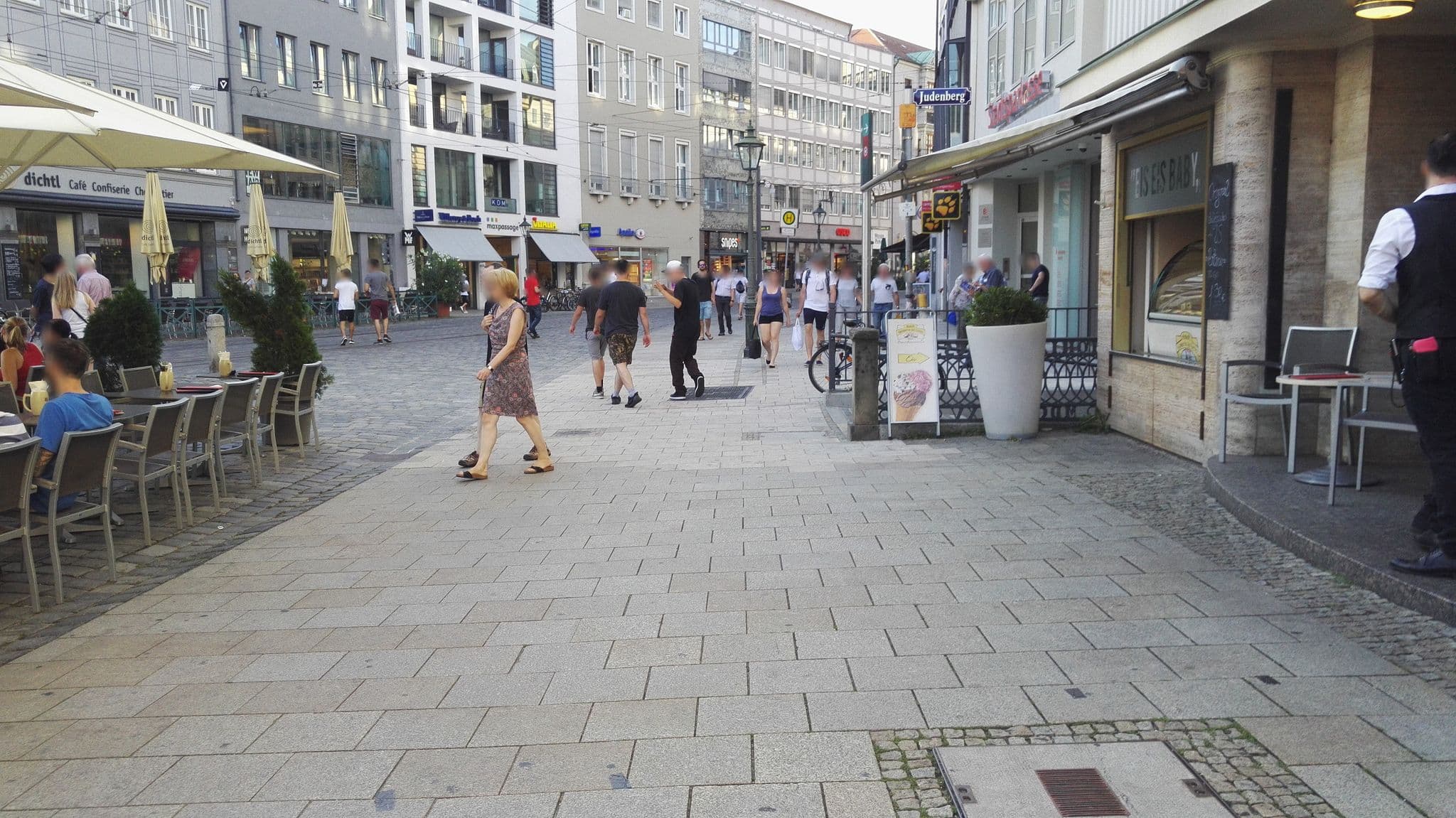 Street view near Henry's Sleeping, Augsburg — © aceini (CC BY-SA · Mapillary)