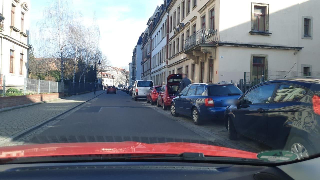Street view near Elbinsel Apartments, Mickten — © ogniretzlab (CC BY-SA · Mapillary)