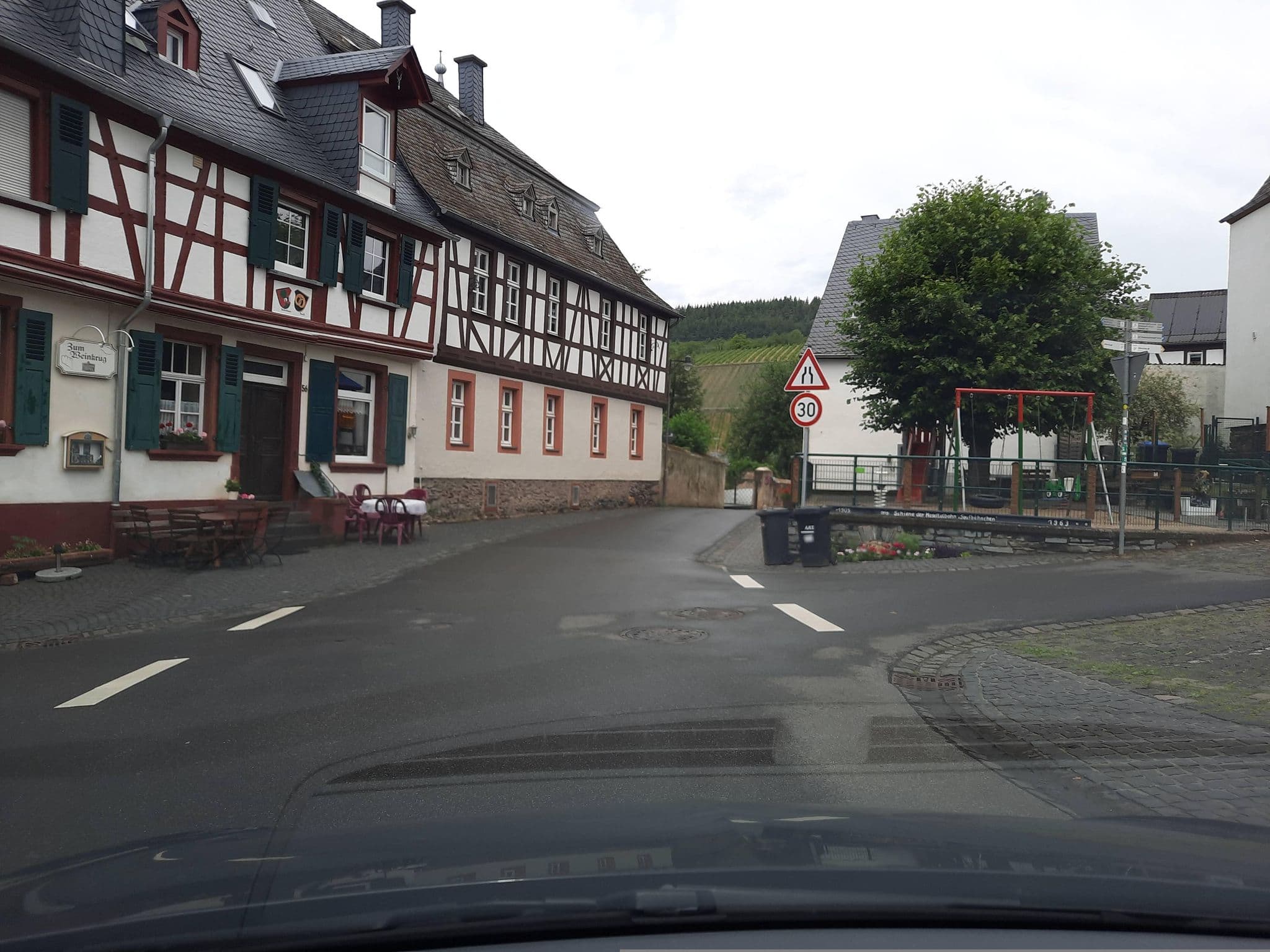 Street view near Zum Weinkrug, Enkirch — © Lowiekse (CC BY-SA · Mapillary)